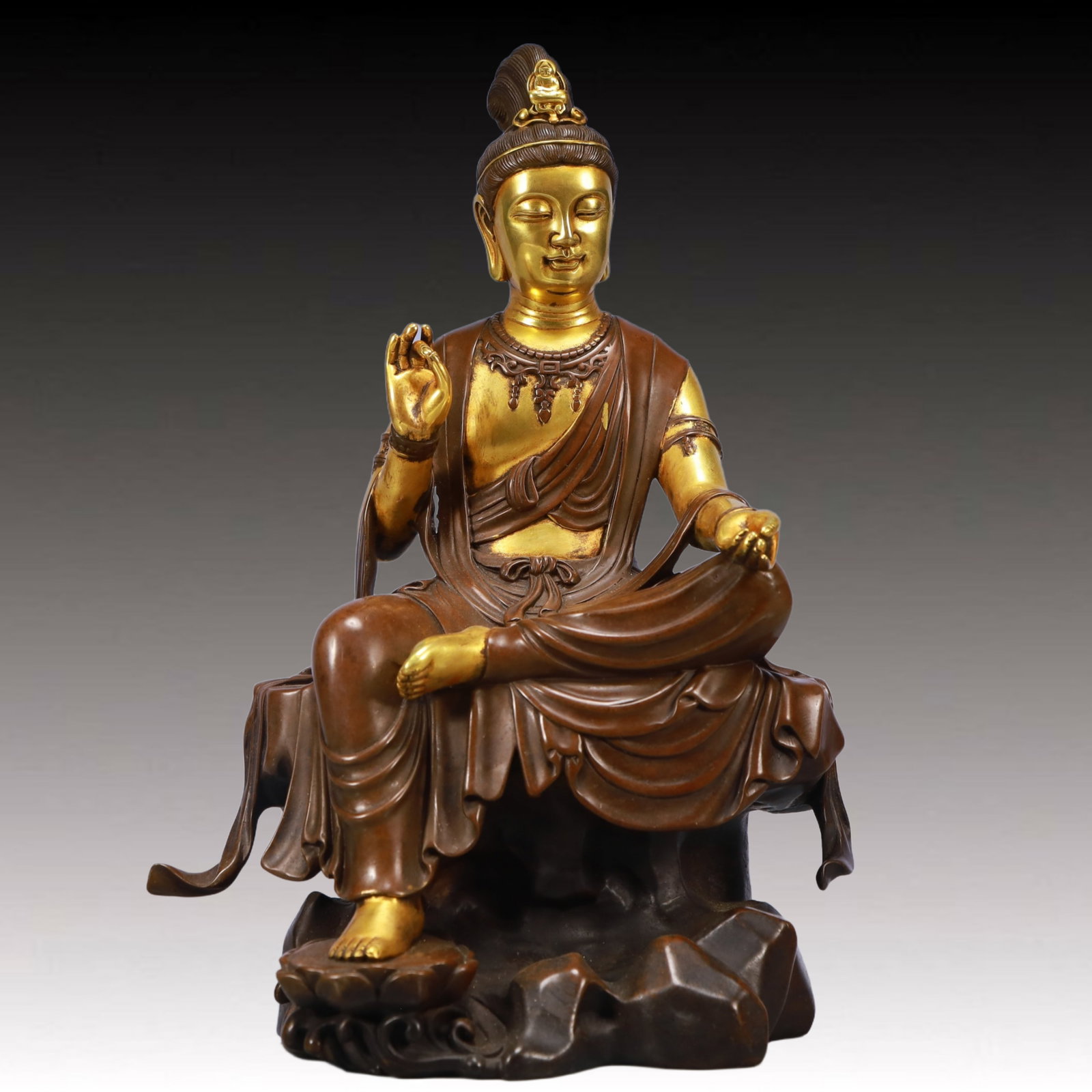 A Solemn Gilt Bronze Statue of Avalokitesvara: A Solemn Gilt Bronze Statue of Avalokitesvara,Ming Dynasty, China,Yongle Six-character Mark,Size:6.7inx4.7inx9.8in,Weight:3900g