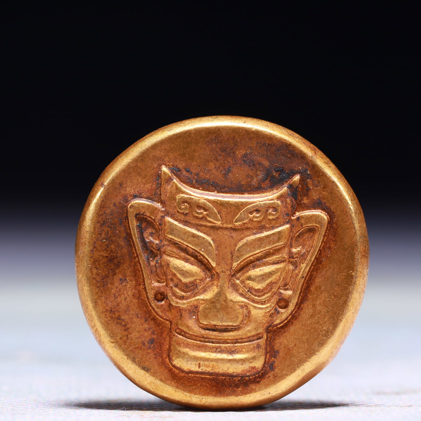 An Exquisite Gilt Bronze Cash Coin: An Exquisite Gilt Bronze Cash Coin,Shang Dynasty,China,Size:1.2in,Weight:32g ?????,????