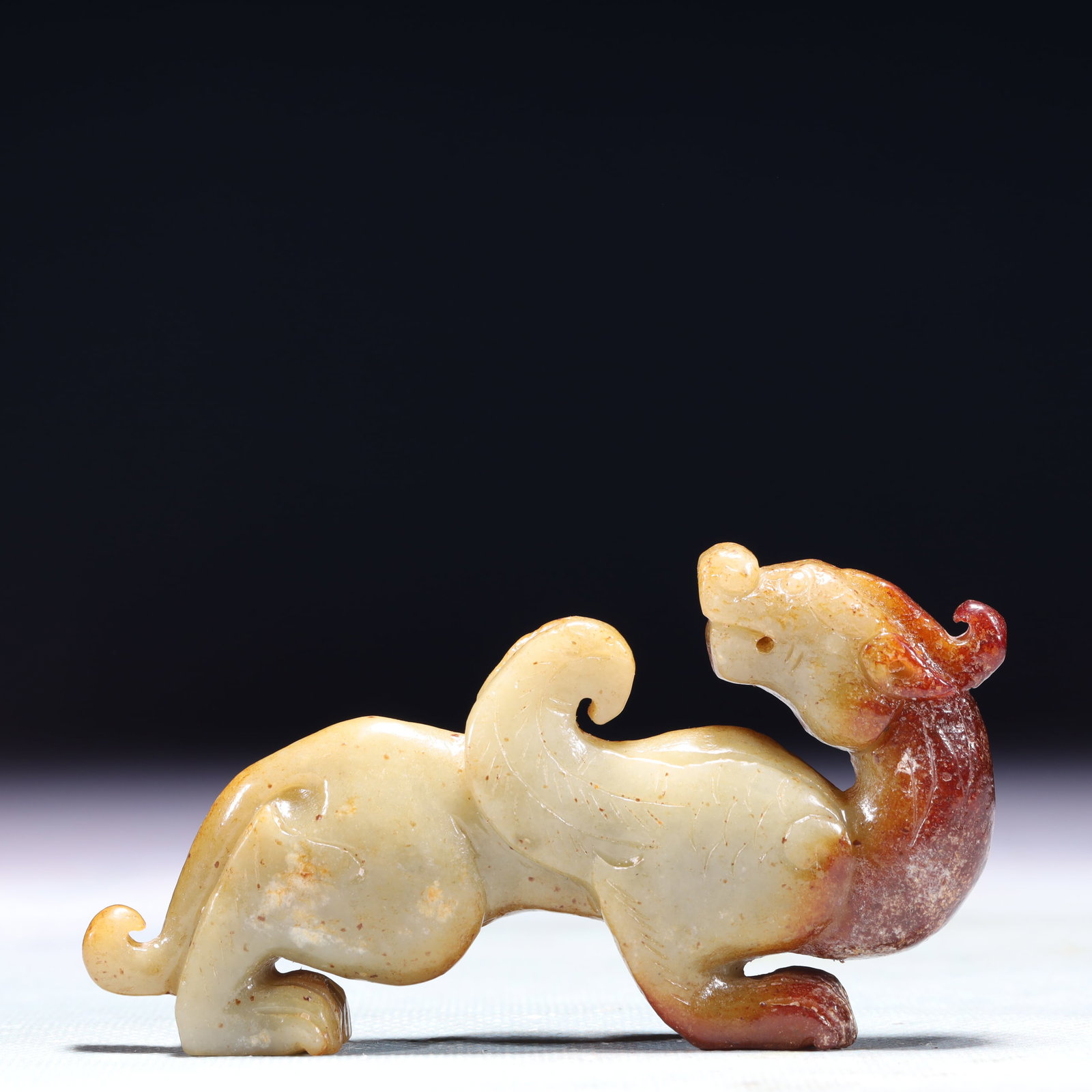 An Exquisite White Jade Beast Ornament: An Exquisite White Jade Beast Ornament,Qing Dynasty,China,Size:4.1inx0.6inx2.2in,Weight:123.8g 白玉兽摆件,中国清代