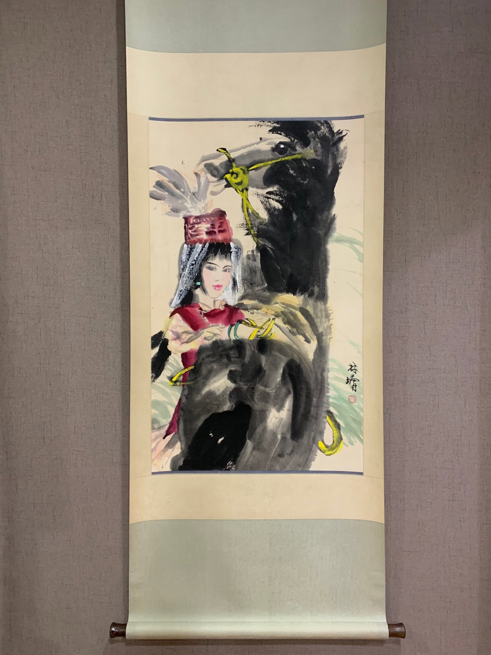 A Chinese Vertical Scroll Ink Painting of Character and Story on Paper: A Chinese Vertical Scroll Ink Painting of Character and Story on Paper,Lin Yong,Size:37.4inx22.8in 一幅中国水墨人物故事画立ů