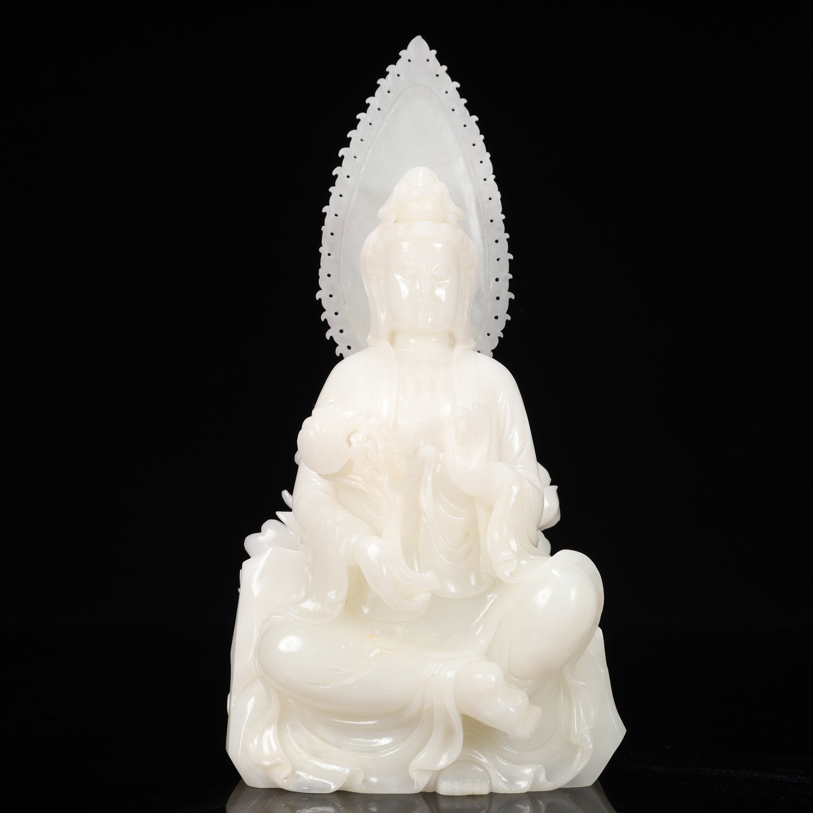 A Rare White Jade Statue of Avalokitesvara: A Rare White Jade Statue of Avalokitesvara,Qing Dynasty, China,Size:5.9inx2.8inx11.8in,Weight:3400g 白玉观音像,中国清代