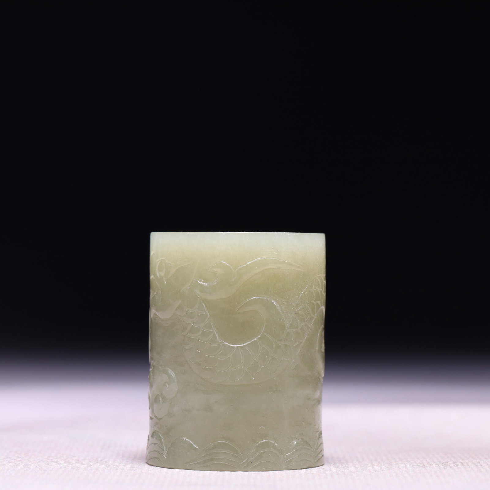 A Rare Green Jade Dragon Pattern Thumb Ring - 2