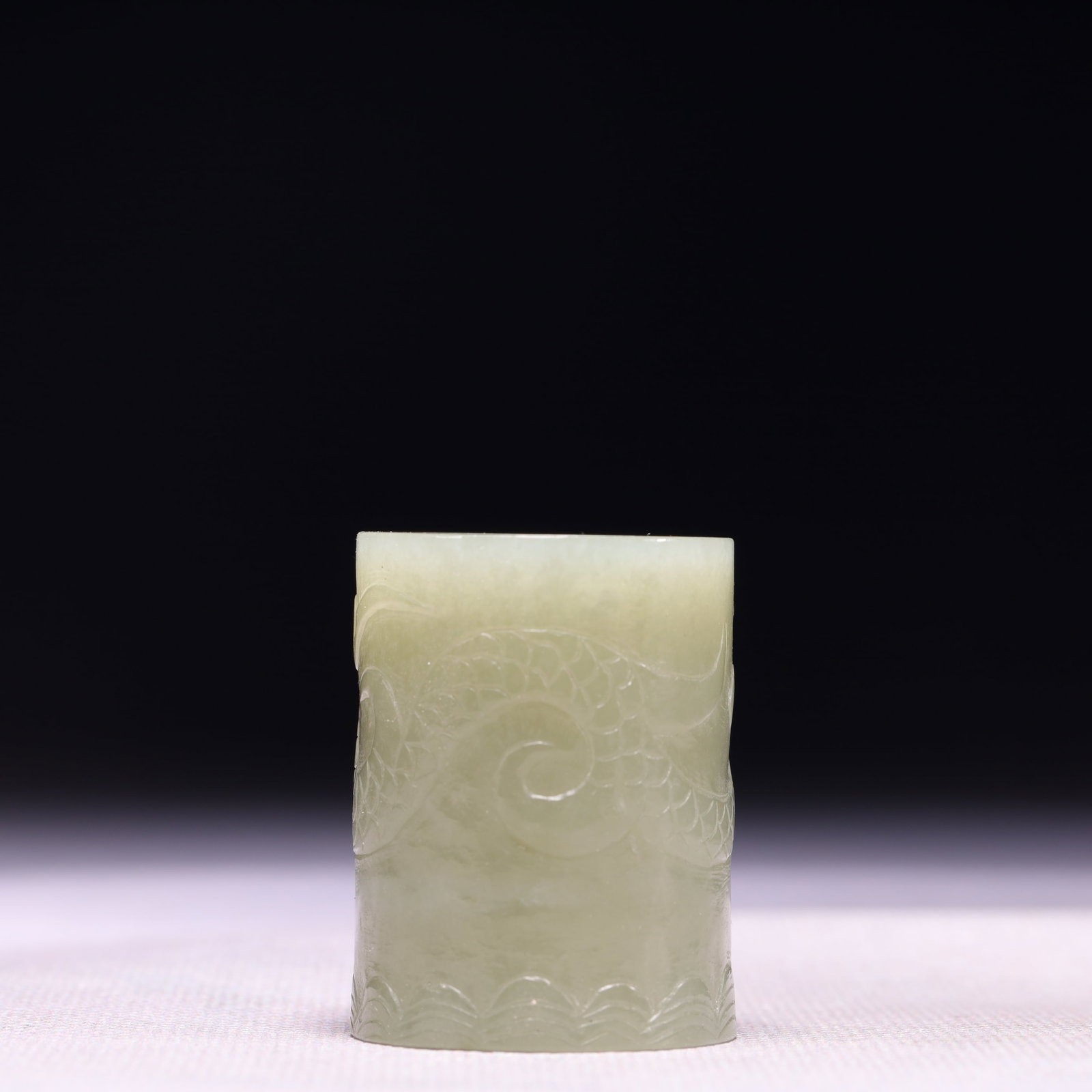 A Rare Green Jade Dragon Pattern Thumb Ring - 3