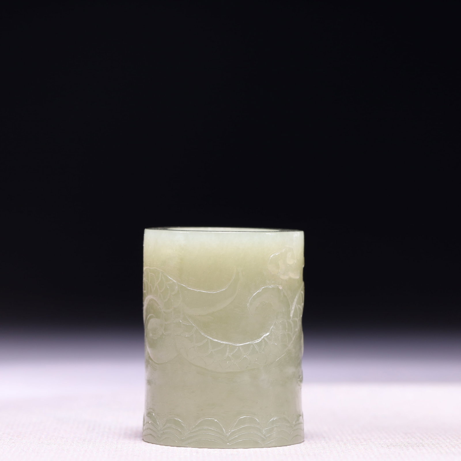 A Rare Green Jade Dragon Pattern Thumb Ring - 4