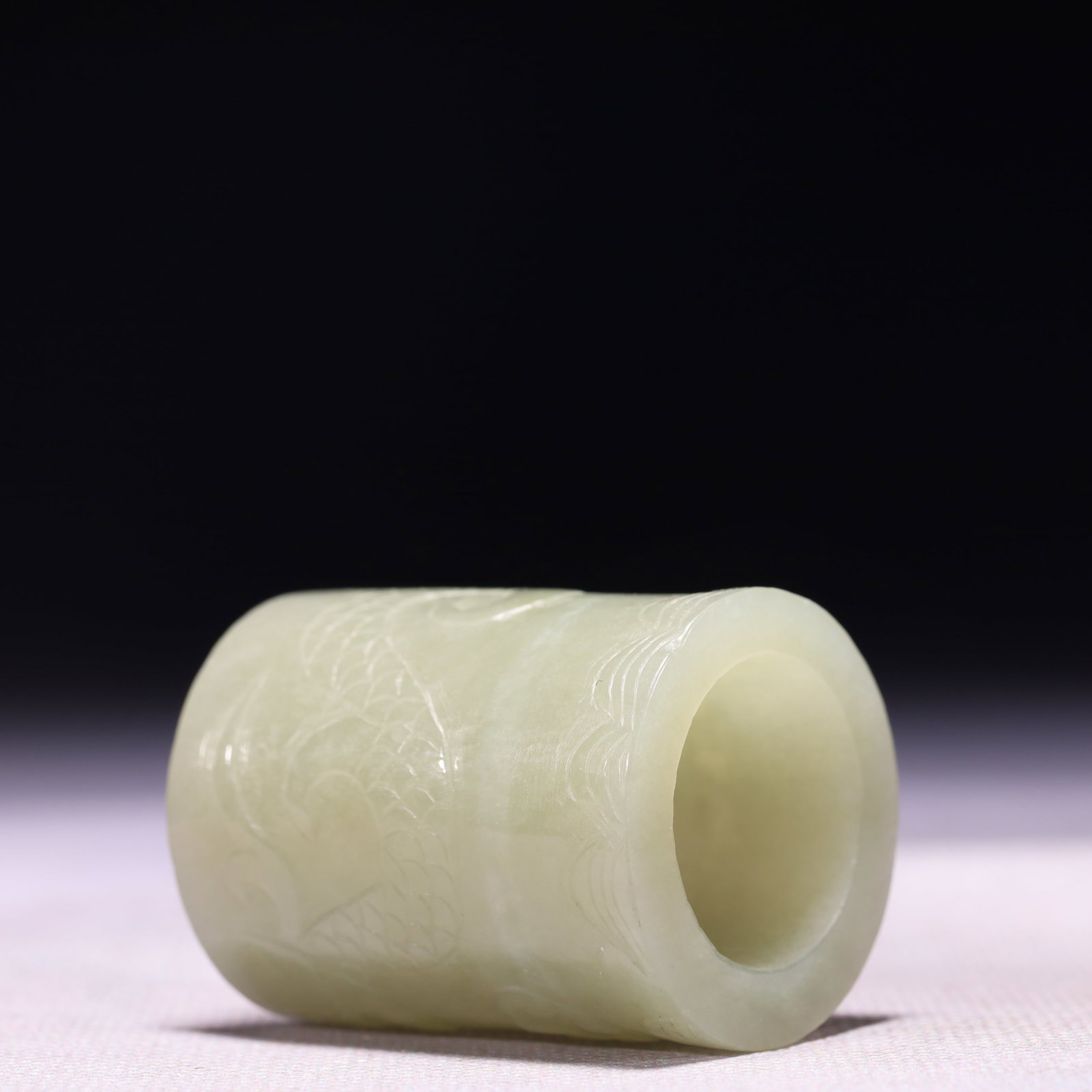 A Rare Green Jade Dragon Pattern Thumb Ring - 6