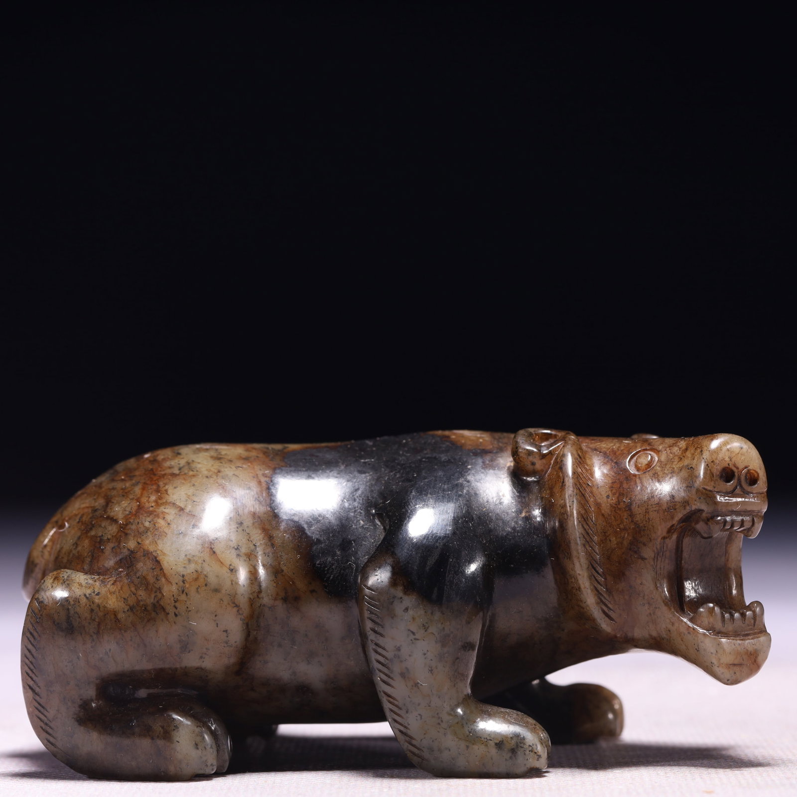 An Exquisite Archaic Jade Bear Ornament: An Exquisite Archaic Jade Bear Ornament,Ancient Time,China,Size:3.9inx2.2inx1.8in,Weight:400g 高古玉熊摆件,中国远古时期
