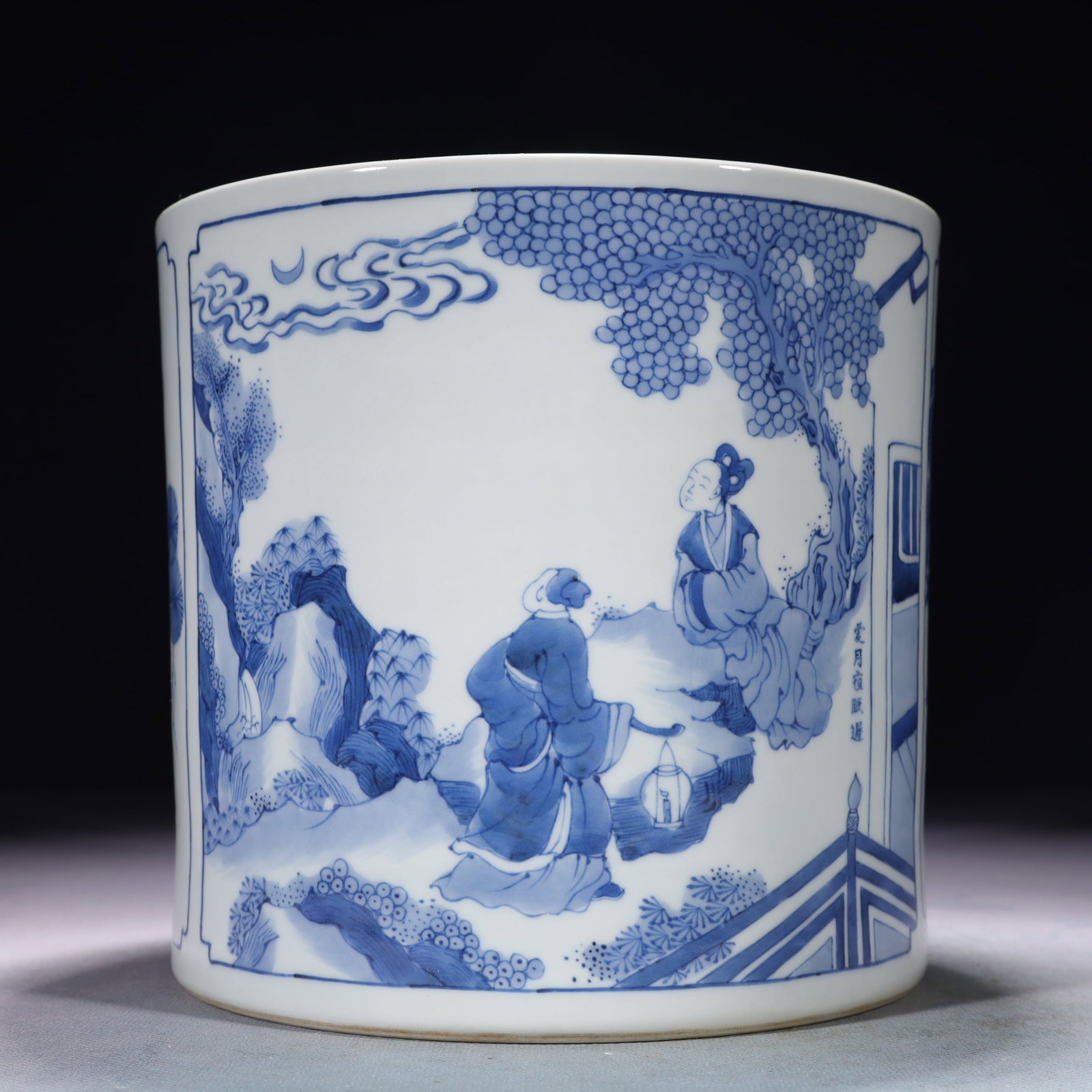 An Exquisite Blue and White Character and Story Pattern Brush Pot: An Exquisite Blue and White Character and Story Pattern Brush Pot,Qing Dynasty,China,Kangxi Six-character Mark,Size:7.5inx7.1in,Weight:2200g 青花人物故事纹
