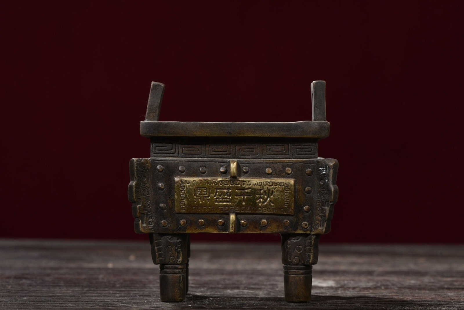 An Exquisite Bronze Double-Ears Censer: An Exquisite Bronze Double-Ears Censer,Ming Dynasty,China,Xuande Four-character Mark,Size:4.9inx3.1inx4.3in,Weight:715g 铜双耳香炉,中国明代,ऩ