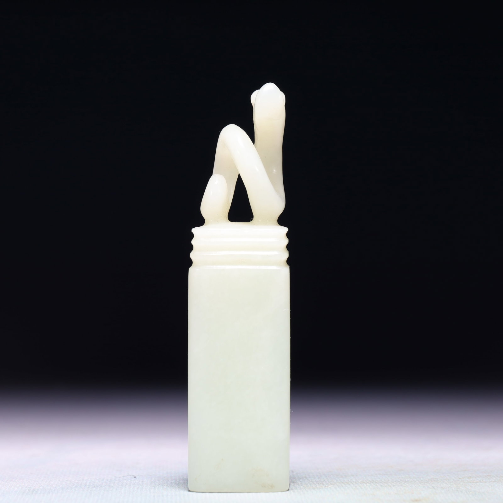 An Exquisite White Jade Snake Seal: An Exquisite White Jade Snake Seal,Qing Dynasty,China,Size:0.8inx4.3in,Weight:153g 白玉蛇印章,中国清代
