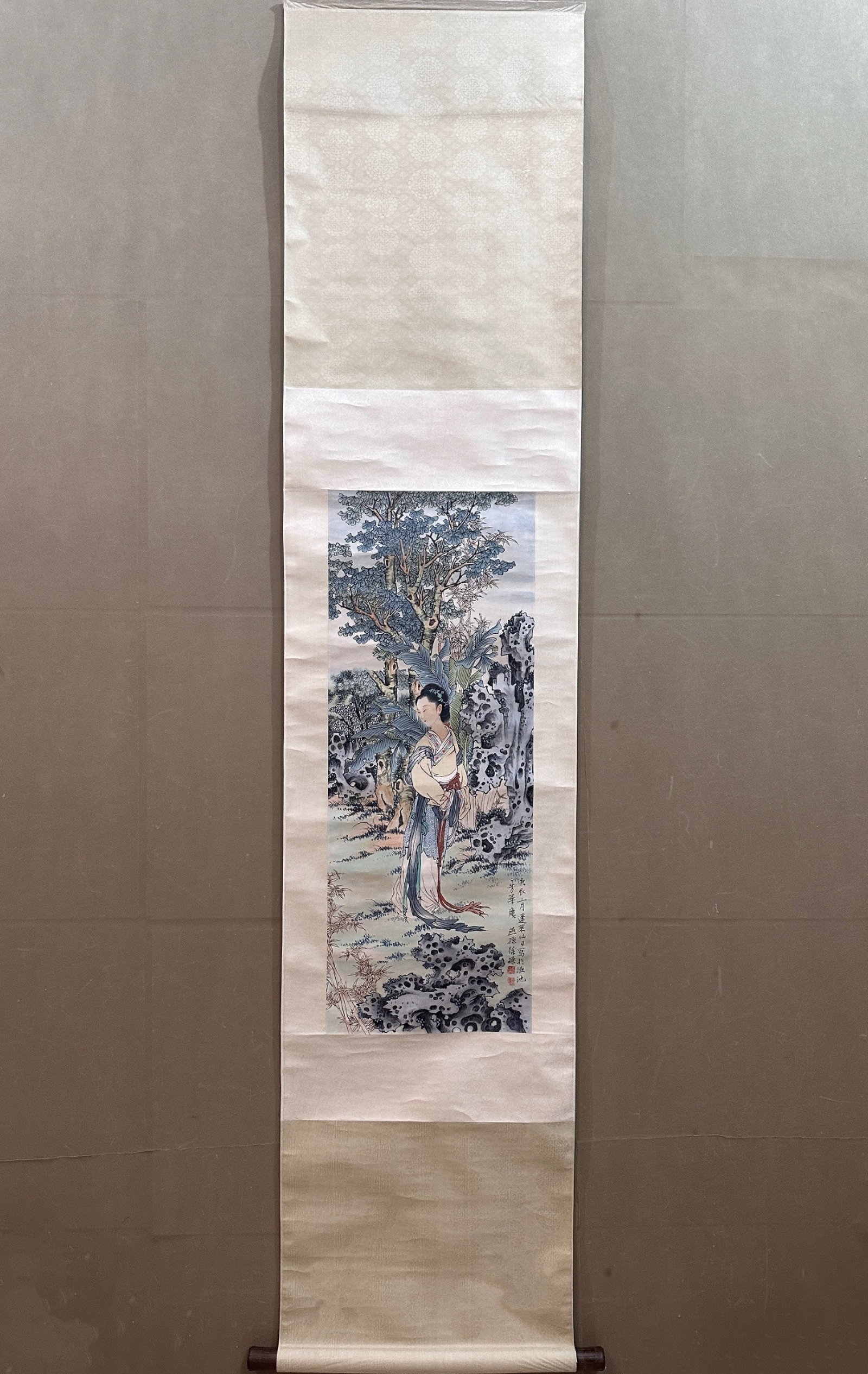 A Chinese Vertical Scroll Ink Painting of Figure on Paper: A Chinese Vertical Scroll Ink Painting of Figure on Paper,Xu Cao,Size:13.4inx35.4in 一幅中国水墨人物画立轴,徐操