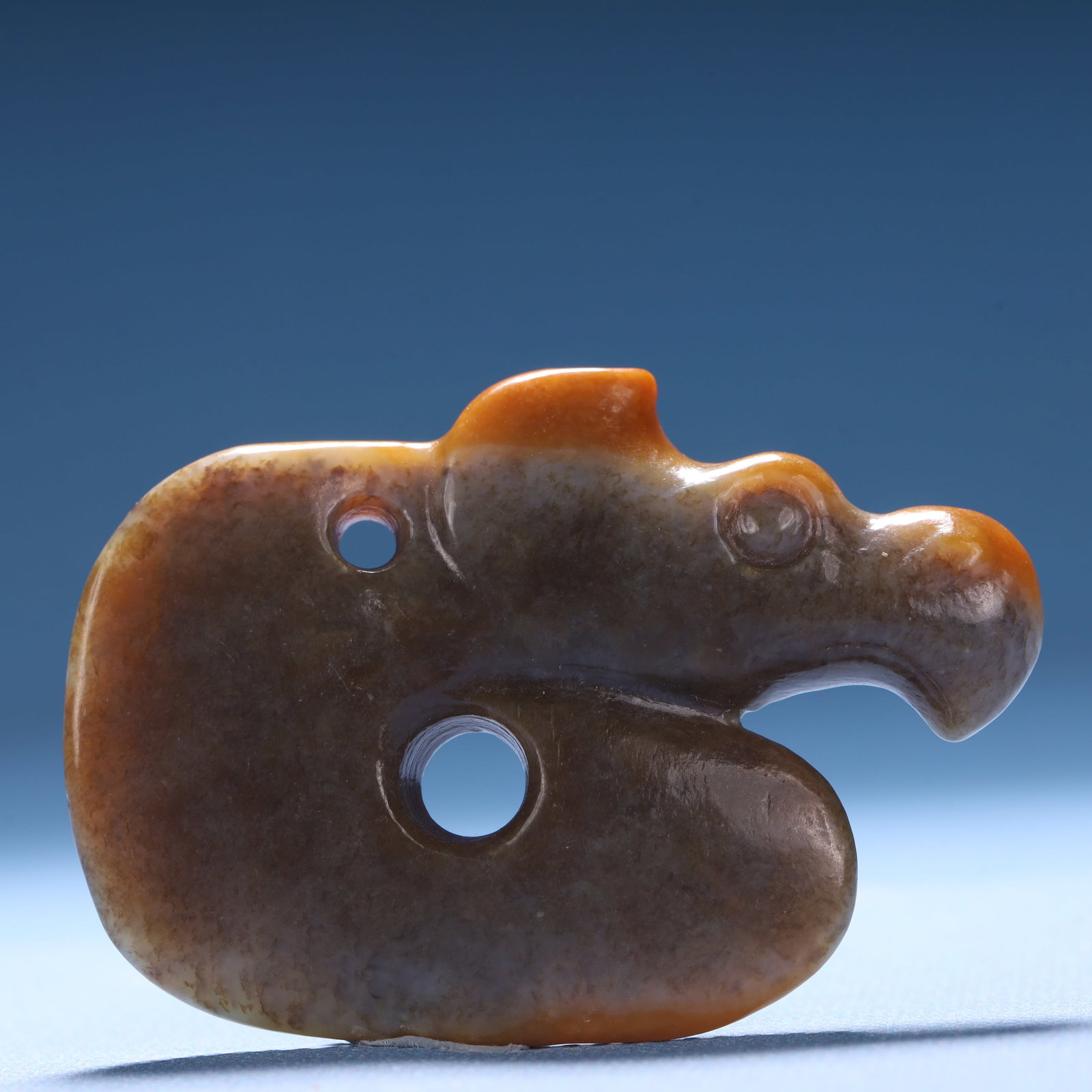 An Archaic Hongshan Culture Yellow Jade Bird Ornament: An Archaic Hongshan Culture Yellow Jade Bird Ornament,Ancient Time,China,Size:2.6inx1.9inx0.5in,Weight:45.8g 红山文化黄玉鸟摆件,中国&#