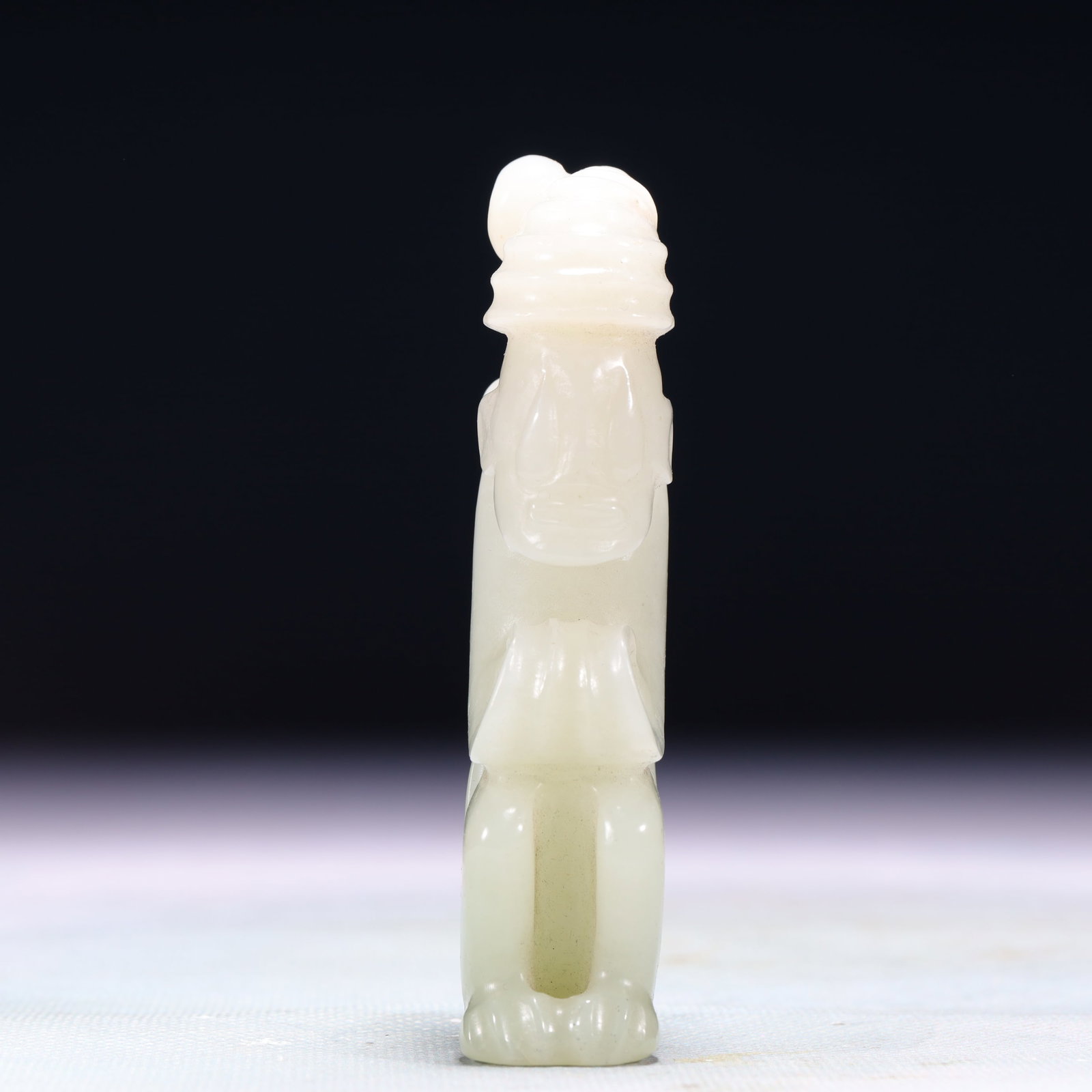 An Exquisite White Jade Figure Ornament: An Exquisite White Jade Figure Ornament,Qing Dynasty,China,Size:1.4inx0.8inx3.9in,Weight:135.9g 白玉人物摆件,中国清代
