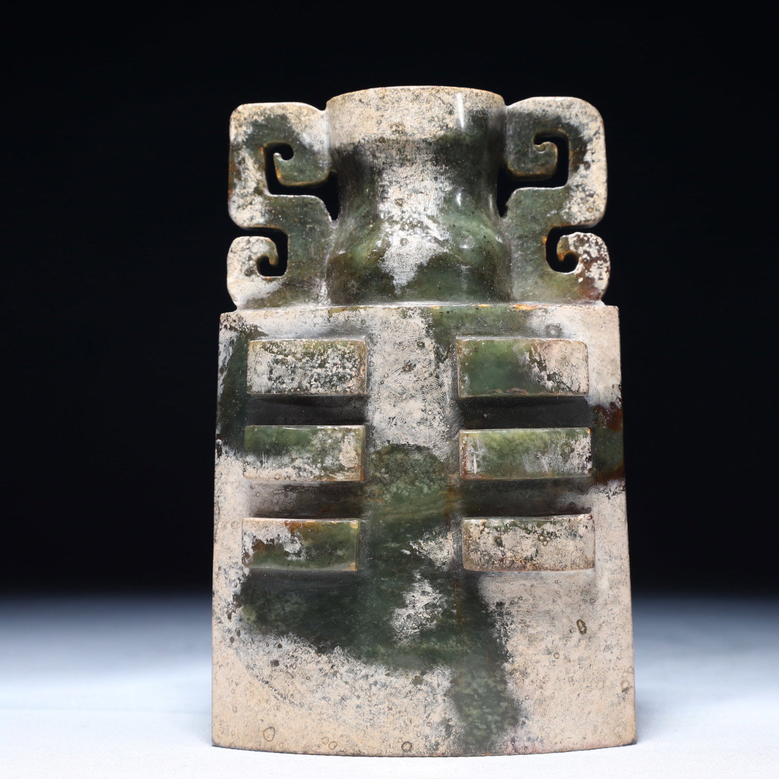 An Exquisite Jasper Trigram Pattern Double-Ears Ornament: An Exquisite Jasper Trigram Pattern Double-Ears Ornament,Qing Dynasty,China,Size:3.5inx2.6inx5.5in,Weight:1100g