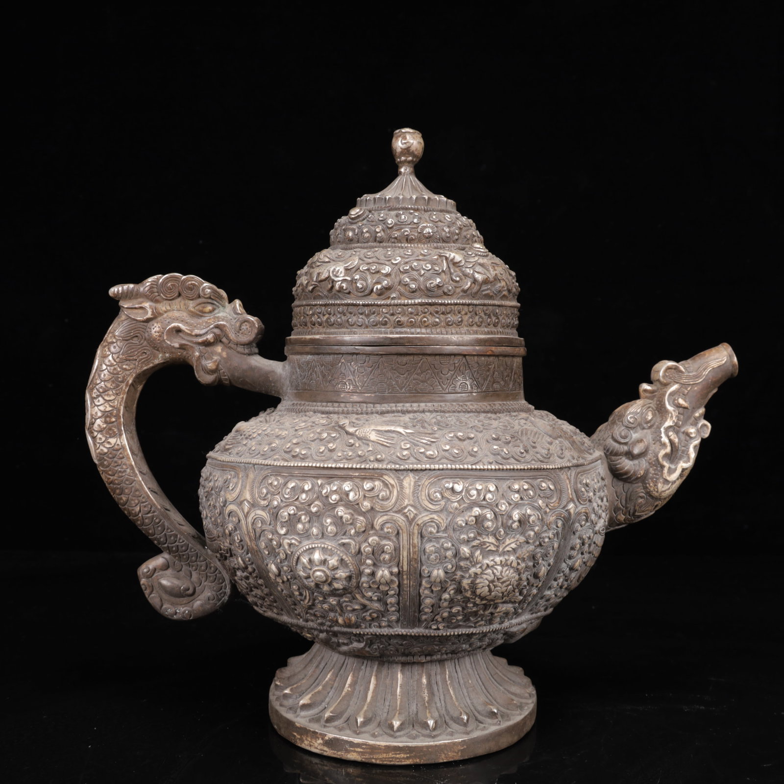 An Exquisite Silver-Plated Bronze Flower Pattern Ewer: An Exquisite Silver-Plated Bronze Flower Pattern Ewer,Qing Dynasty,China,Size:12.2inx7.1inx11in,Weight:3000g