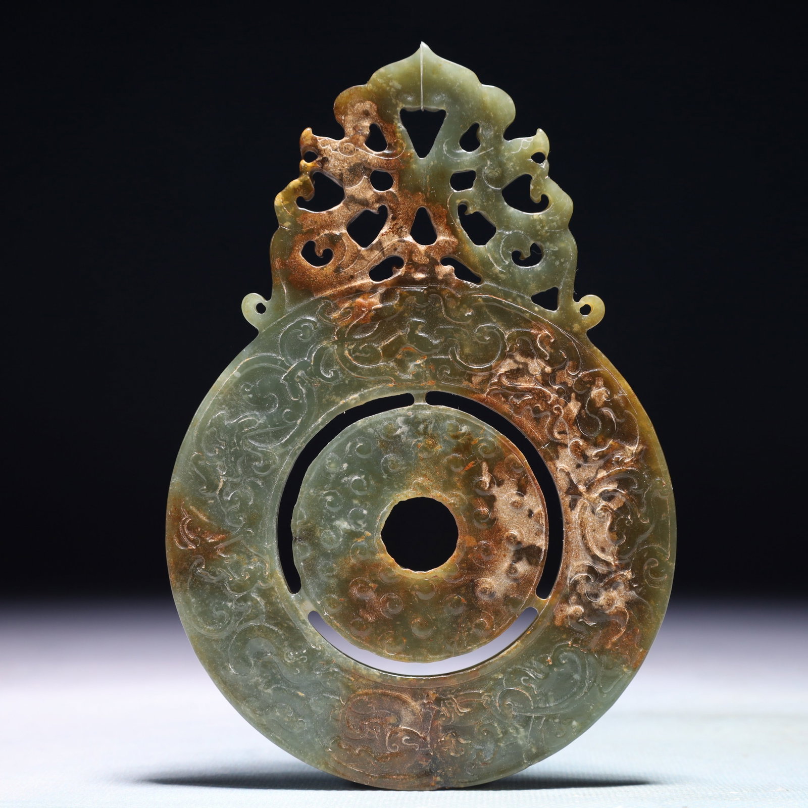 An Exquisite Green Jade Dragon Pattern Pendant: An Exquisite Green Jade Dragon Pattern Pendant,Qing Dynasty,China,Size:3.7inx5.7in,Weight:163.5g 青玉龙纹挂件,中国清代