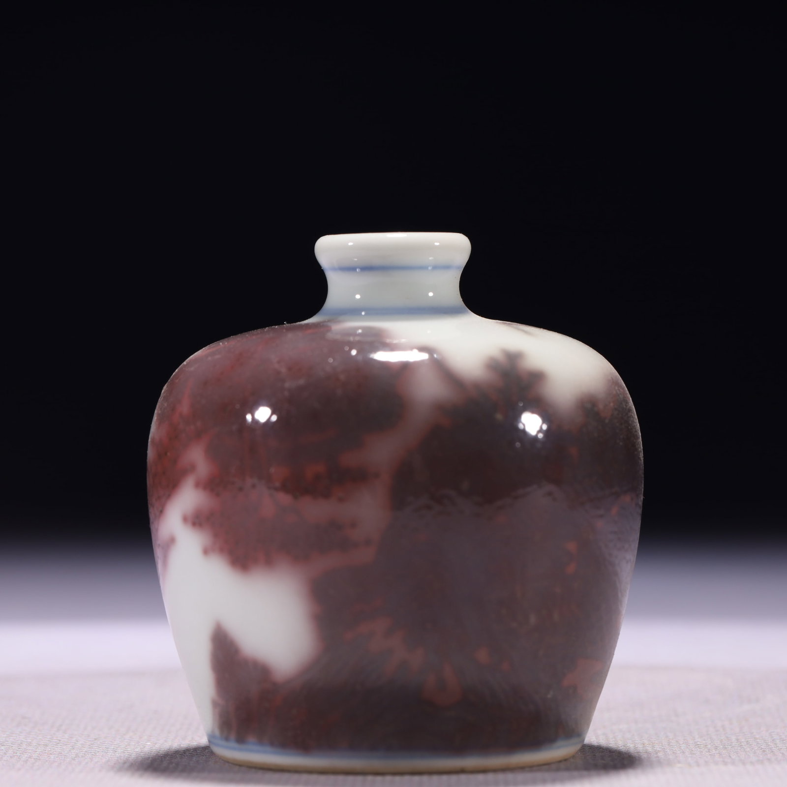 An Exquisite Underglaze-Red Landscape Pattern Snuff Bottle - 3