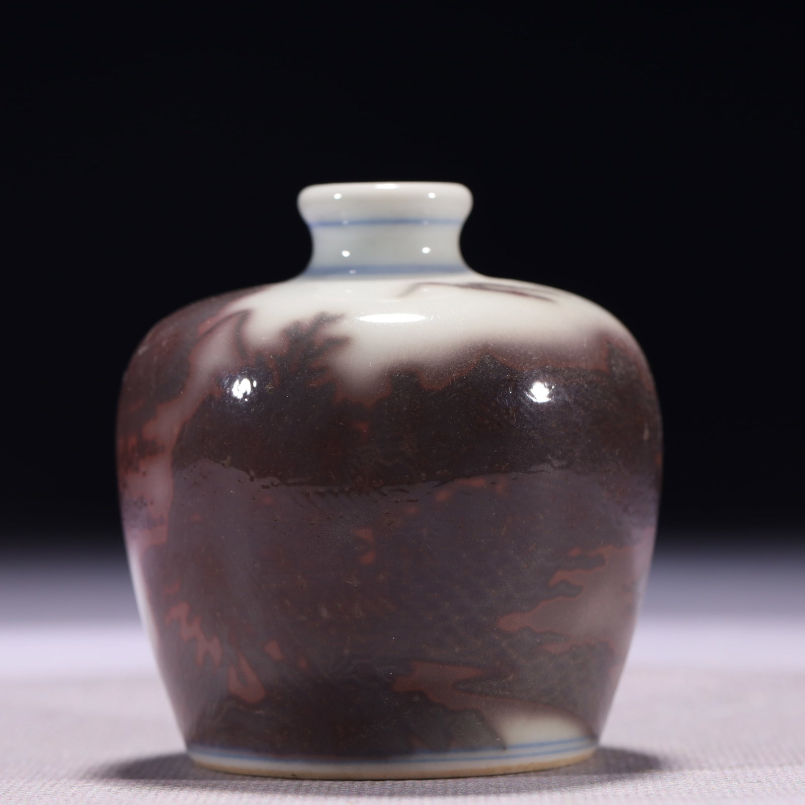 An Exquisite Underglaze-Red Landscape Pattern Snuff Bottle - 4