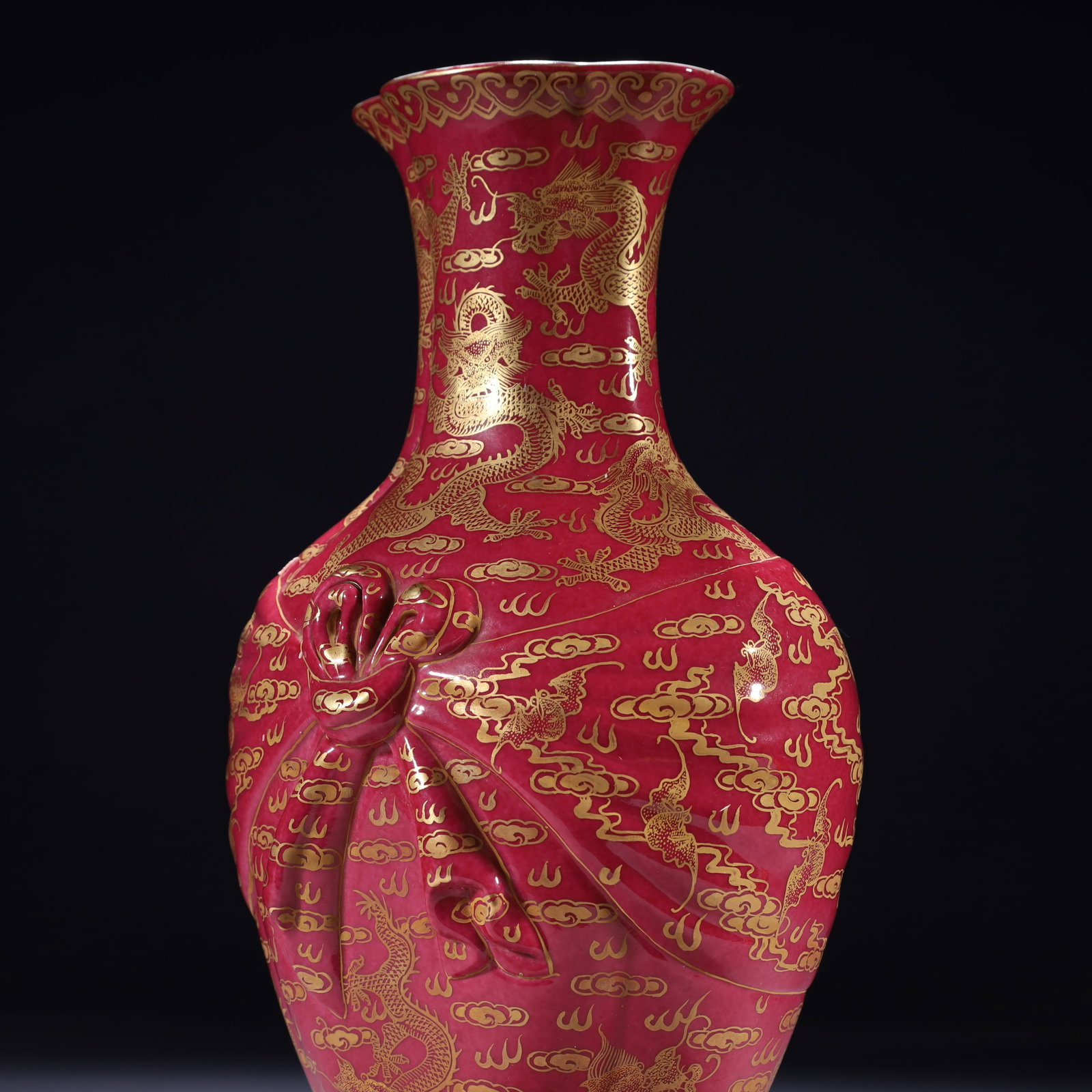 An Exquisite Ruby Red-Glazed Painted Gold Auspicious Cloud and Dragon Pattern Vase - 5