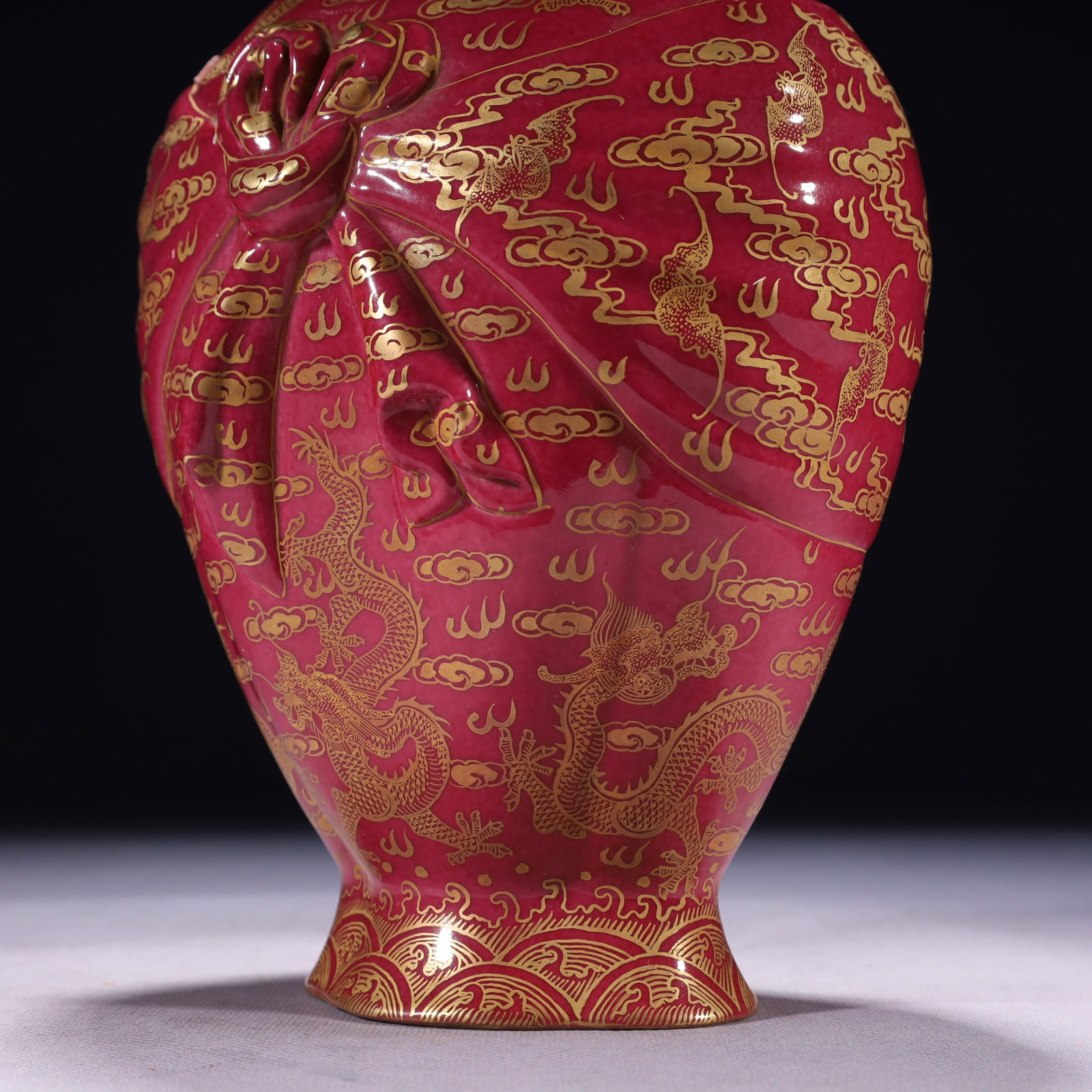 An Exquisite Ruby Red-Glazed Painted Gold Auspicious Cloud and Dragon Pattern Vase - 6