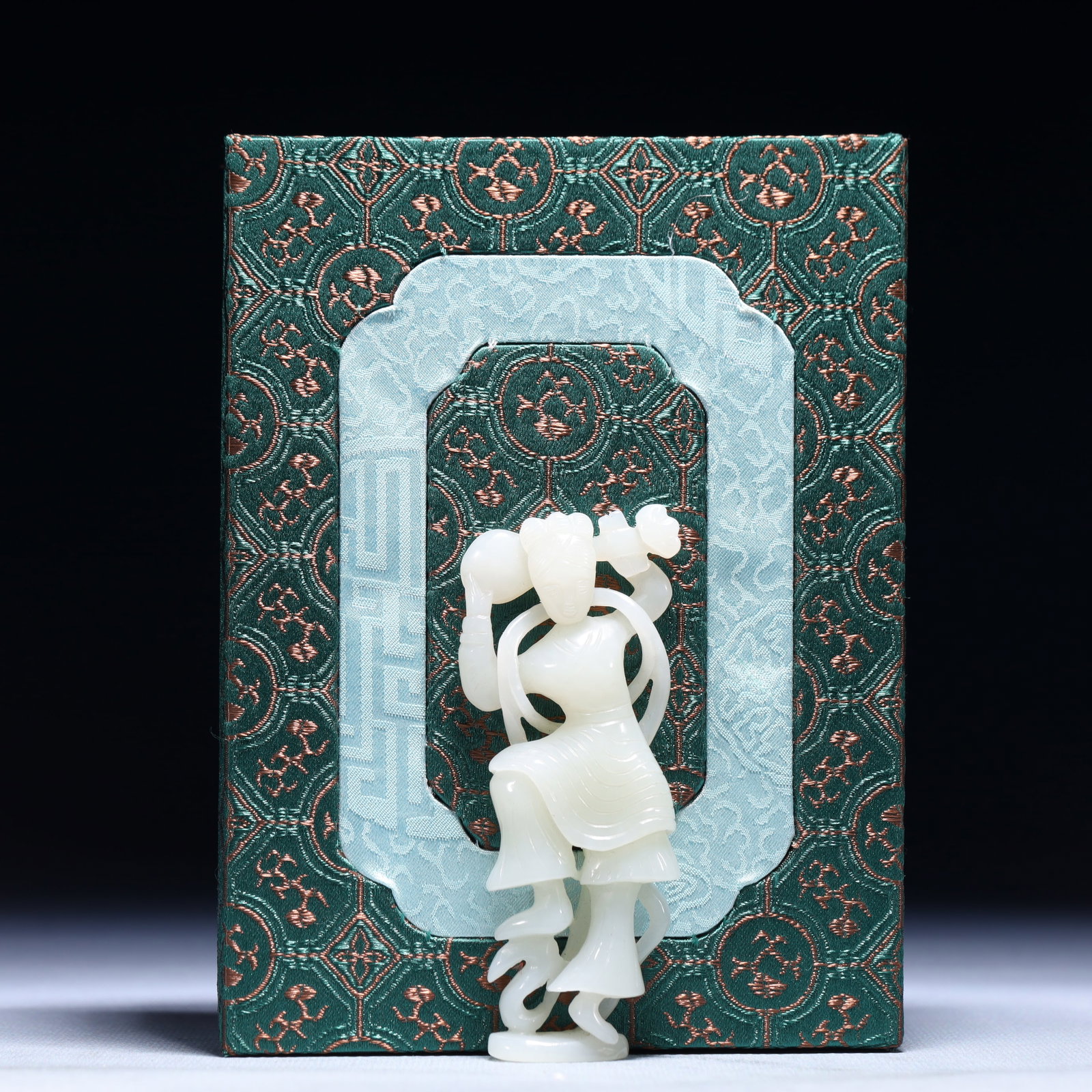 An Exquisite White Jade Figure Ornament: An Exquisite White Jade Figure Ornament,Qing Dynasty,China,Size:1.4inx0.4inx3.7in,Weight:538g 白玉人物摆件,中国清代
