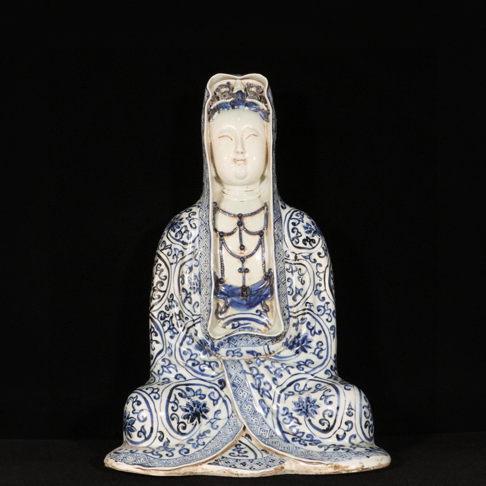 A Huge Blue and White Lotus Pattern Statue of Avalokitesvara: A Huge Blue and White Lotus Pattern Statue of Avalokitesvara,Ming Dynasty,China,Size:19.7inx12.2in