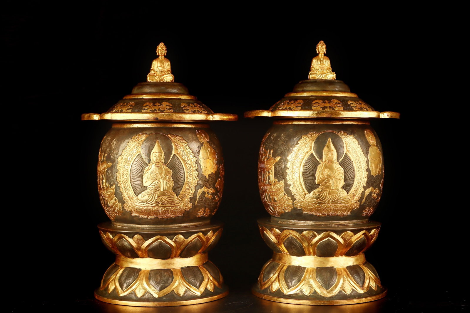 A Pair of Exquisite Gilt Bronze Tsongkhapa Image Jars: A Pair of Exquisite Gilt Bronze Tsongkhapa Image Jars,Tang Dynasty, China,With Mark,Size:12.6inx6.7in Weight:3831g