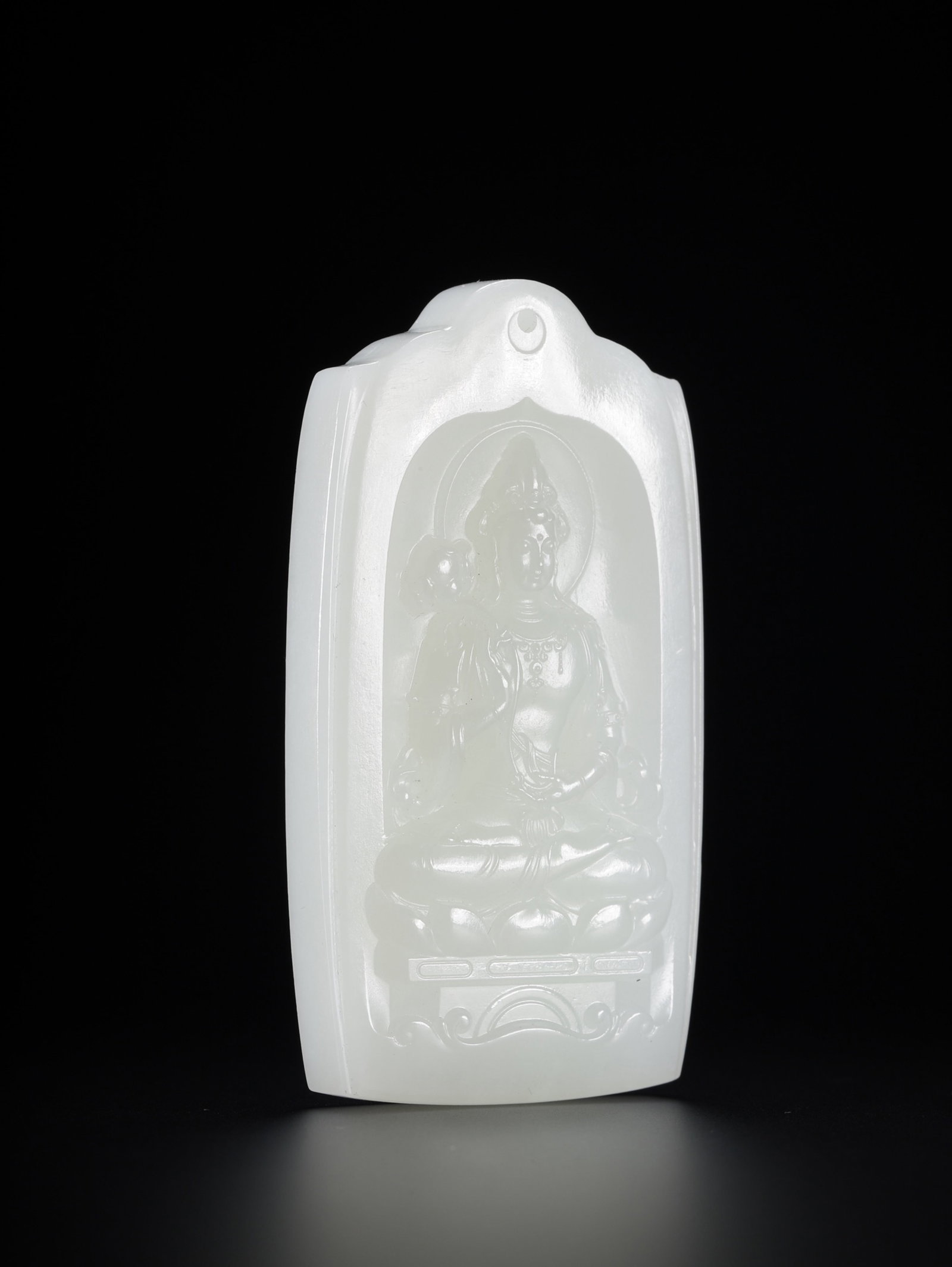 An Exquisite White Jade Statue of Avalokitesvara Pendant: An Exquisite White Jade Statue of Avalokitesvara Pendant,Qing Dynasty,China,Size:2.9inx1.7inx0.5in,Weight:66.5g 白玉观音像牌,中国清代