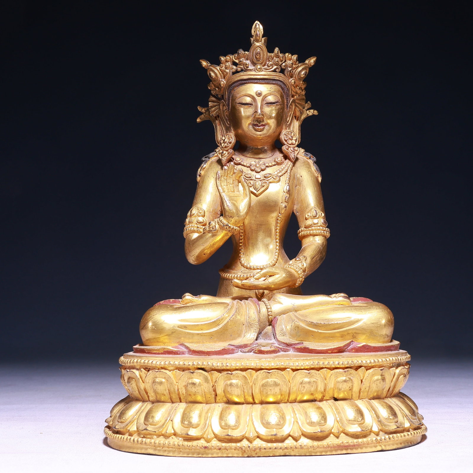 A Solemn Gilt Bronze Statue of Amitayus: A Solemn Gilt Bronze Statue of Amitayus,Qing Dynasty,China,Size:7.9inx6.3inx11.4in,Weight:4550g ????????,????