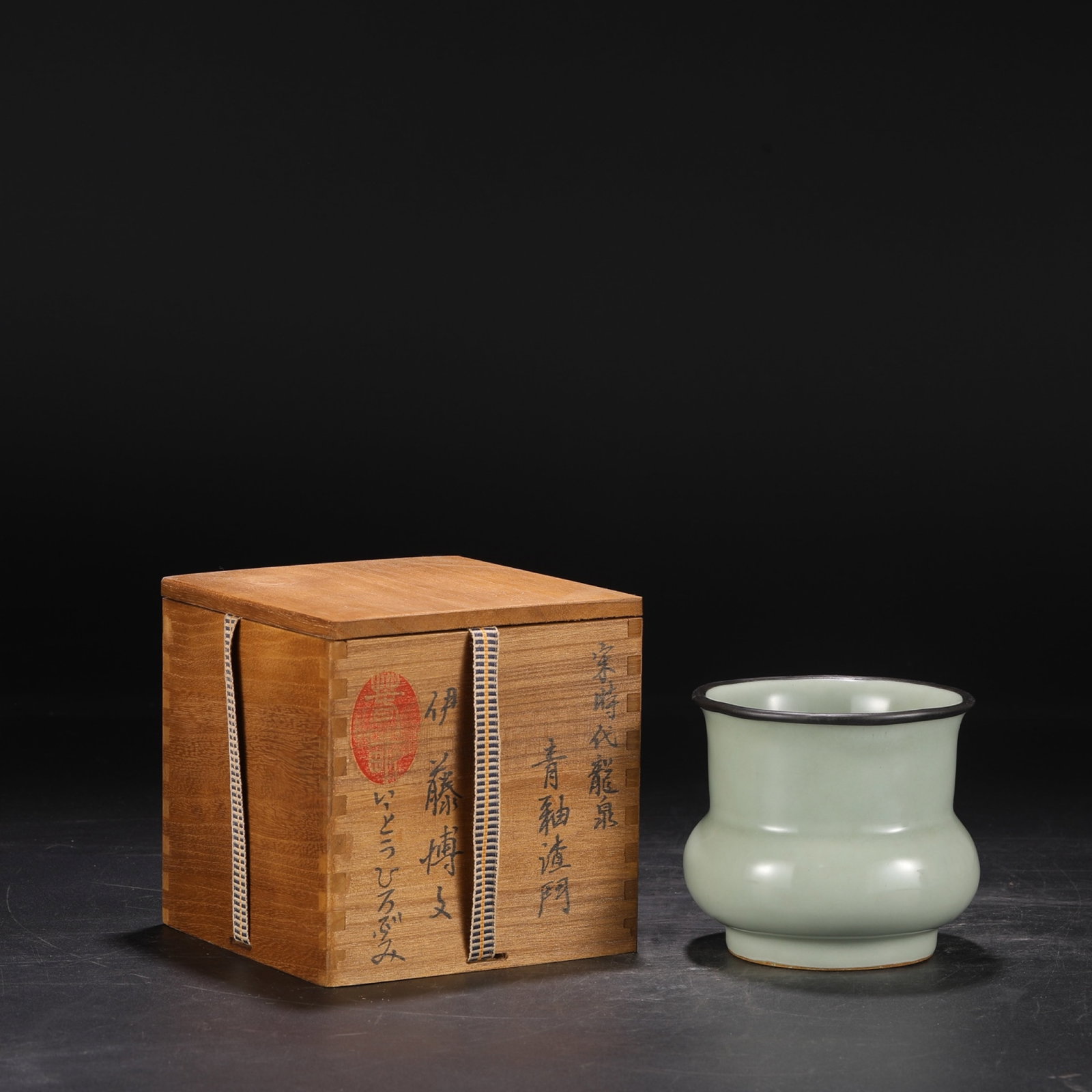 An Exquisite Longquan yao Celadon Glazed Cover with Silver Jar,with an Imperial Poem by Emperor: An Exquisite Longquan yao Celadon Glazed Cover with Silver Jar,with an Imperial Poem by Emperor Qianlong,Song Dynasty,China,Size:4.7inx4.9in 龙泉窑青釉银口
