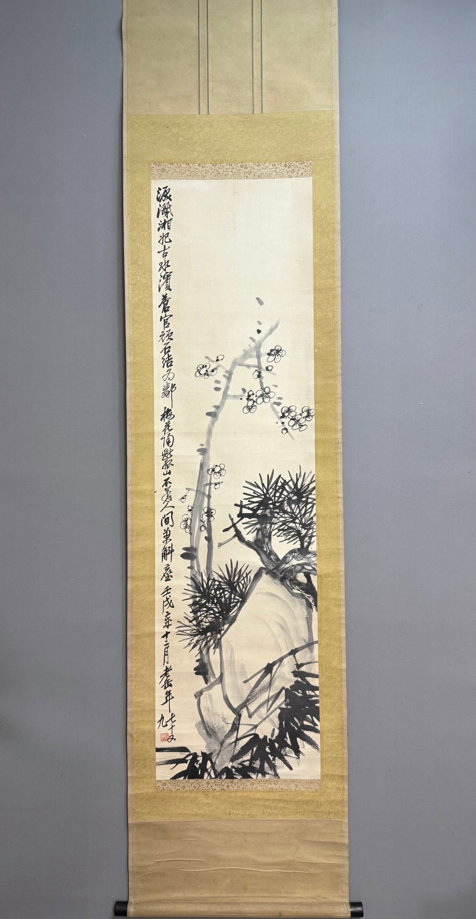 A Chinese Vertical Scroll Ink Painting of Flower on Paper: A Chinese Vertical Scroll Ink Painting of Flower on Paper,Wu Changshuo,Size:48.8inx13in 一幅中国水墨花卉画立轴,吴昌硕