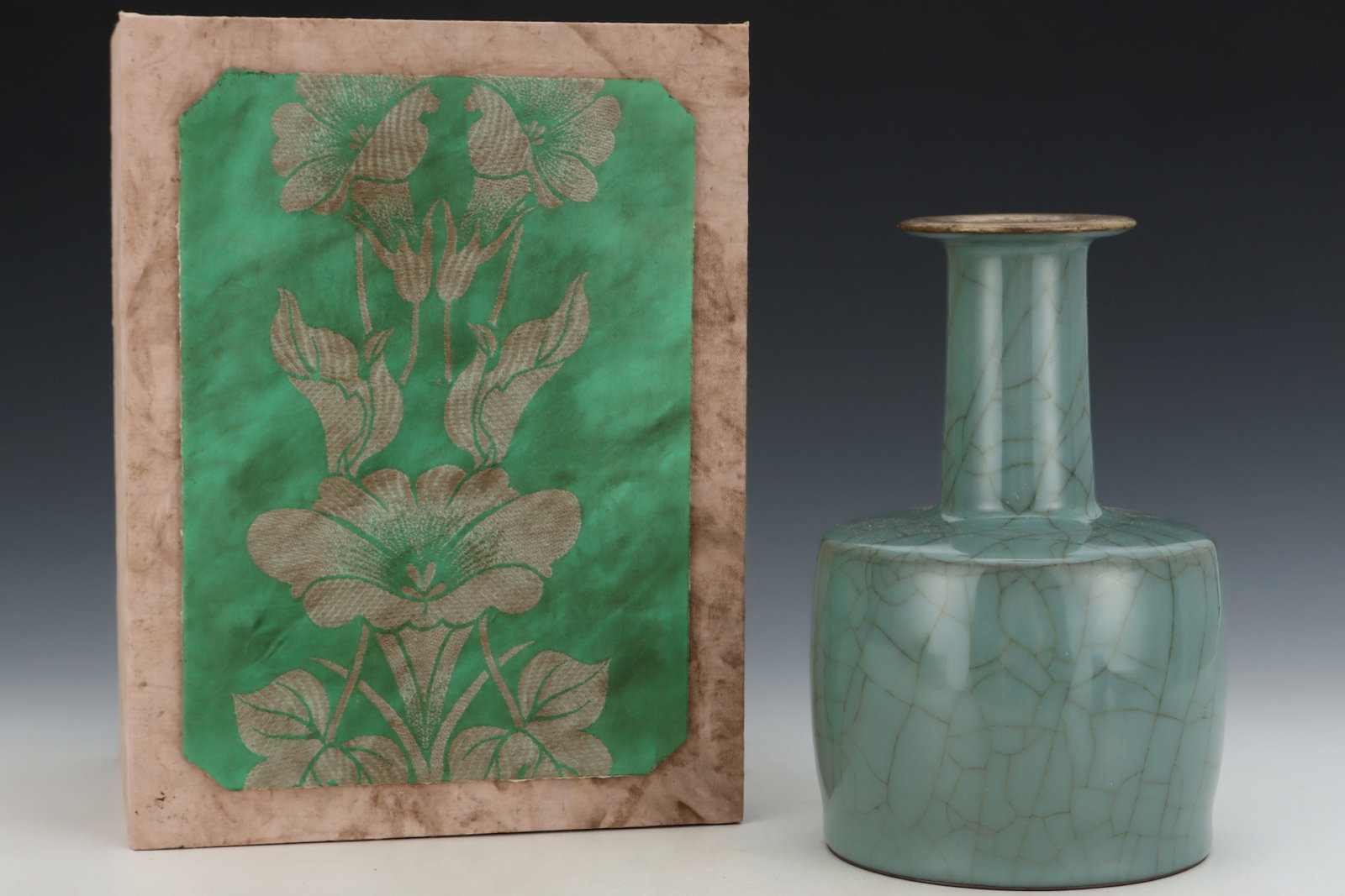 An Exquisite Guan yao Celadon Glazed Painted Gold Vase,with an Imperial Poem by Emperor Qianlong: An Exquisite Guan yao Celadon Glazed Painted Gold Vase,with an Imperial Poem by Emperor Qianlong,Song Dynasty,China,Size:8.8inx5.7in