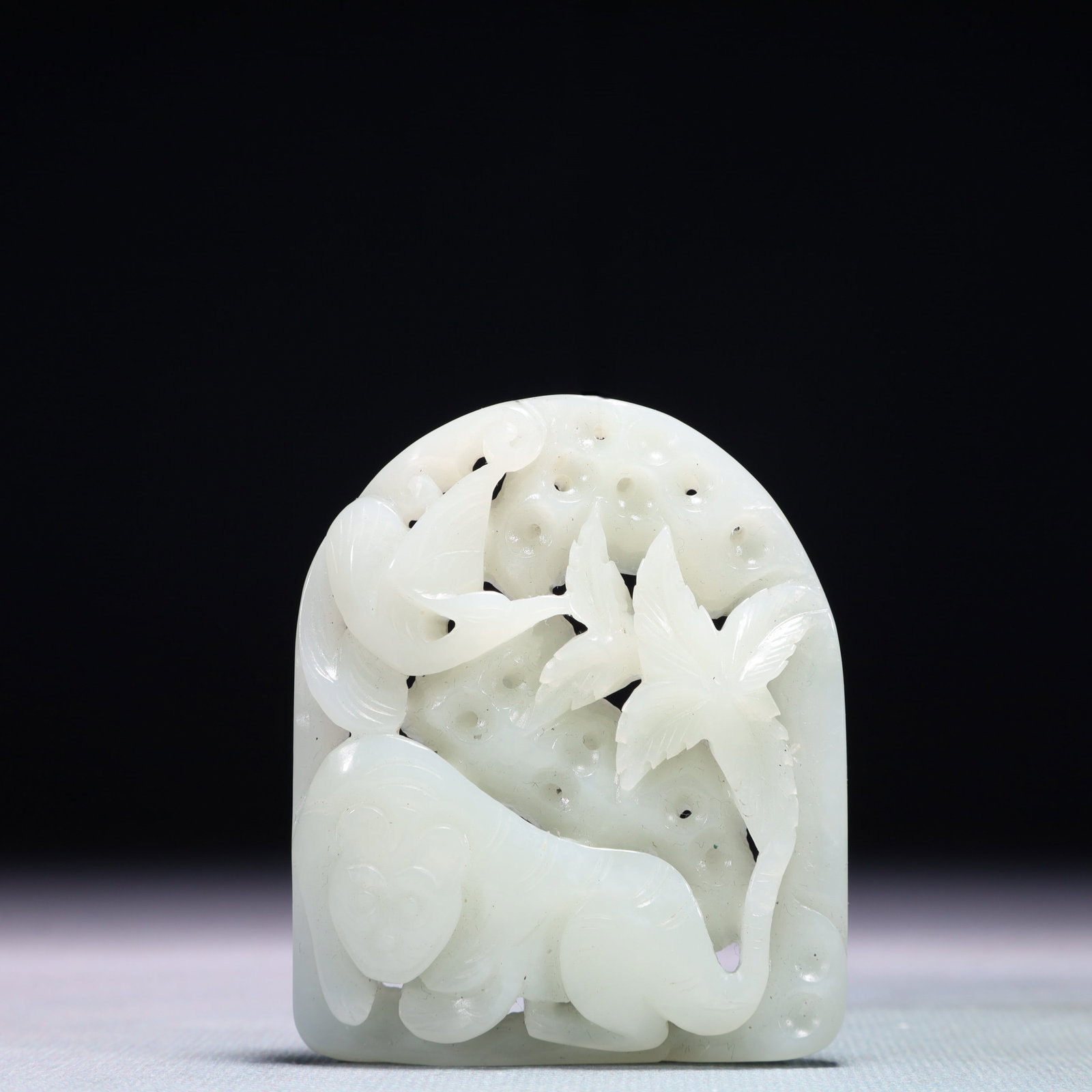 An Exquisite White Jade Beast Pattern Pendant: An Exquisite White Jade Beast Pattern Pendant,Qing Dynasty,China,Size:2.2inx2.6in,Weight:73.8g 白玉兽纹挂件,中国清代