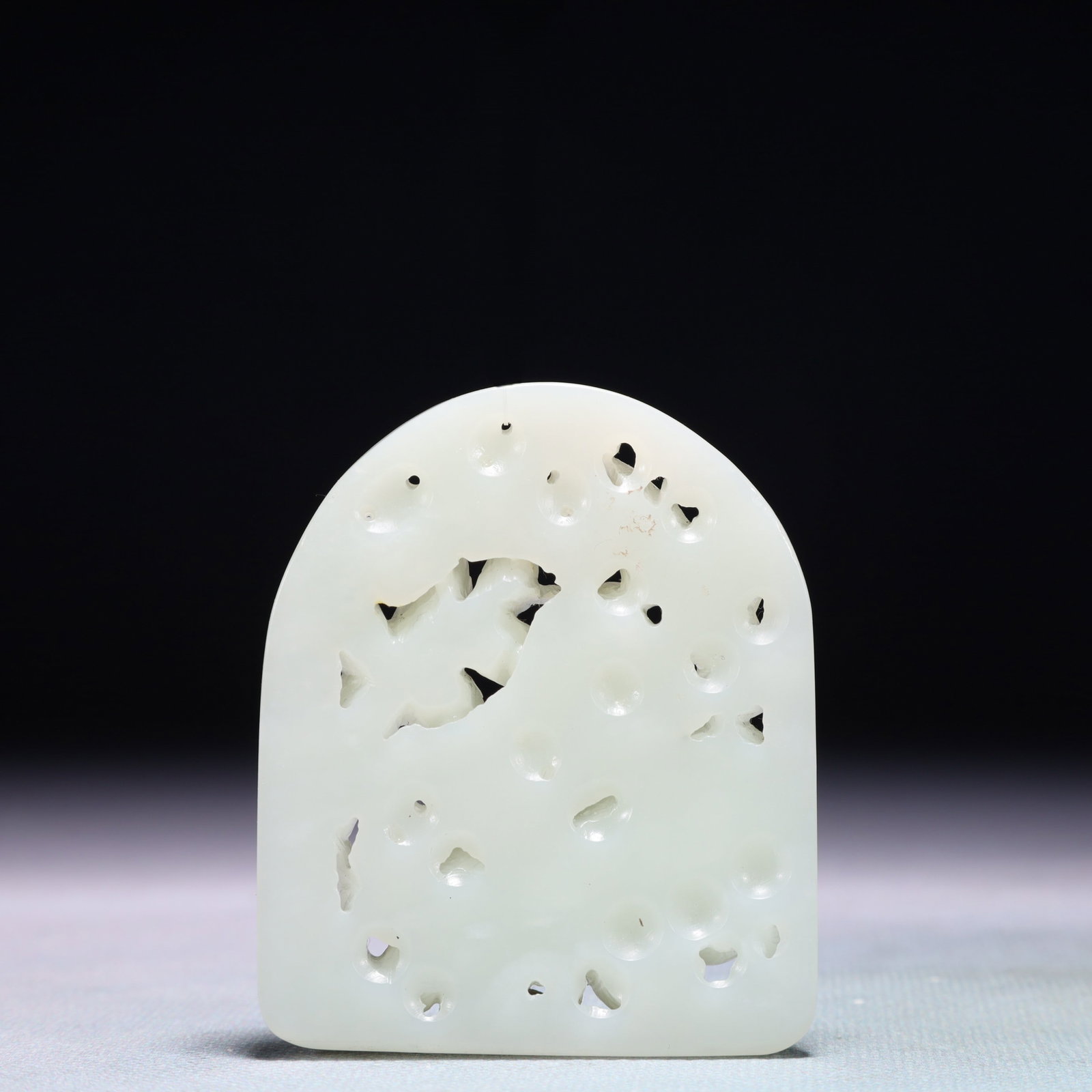 An Exquisite White Jade Beast Pattern Pendant - 4