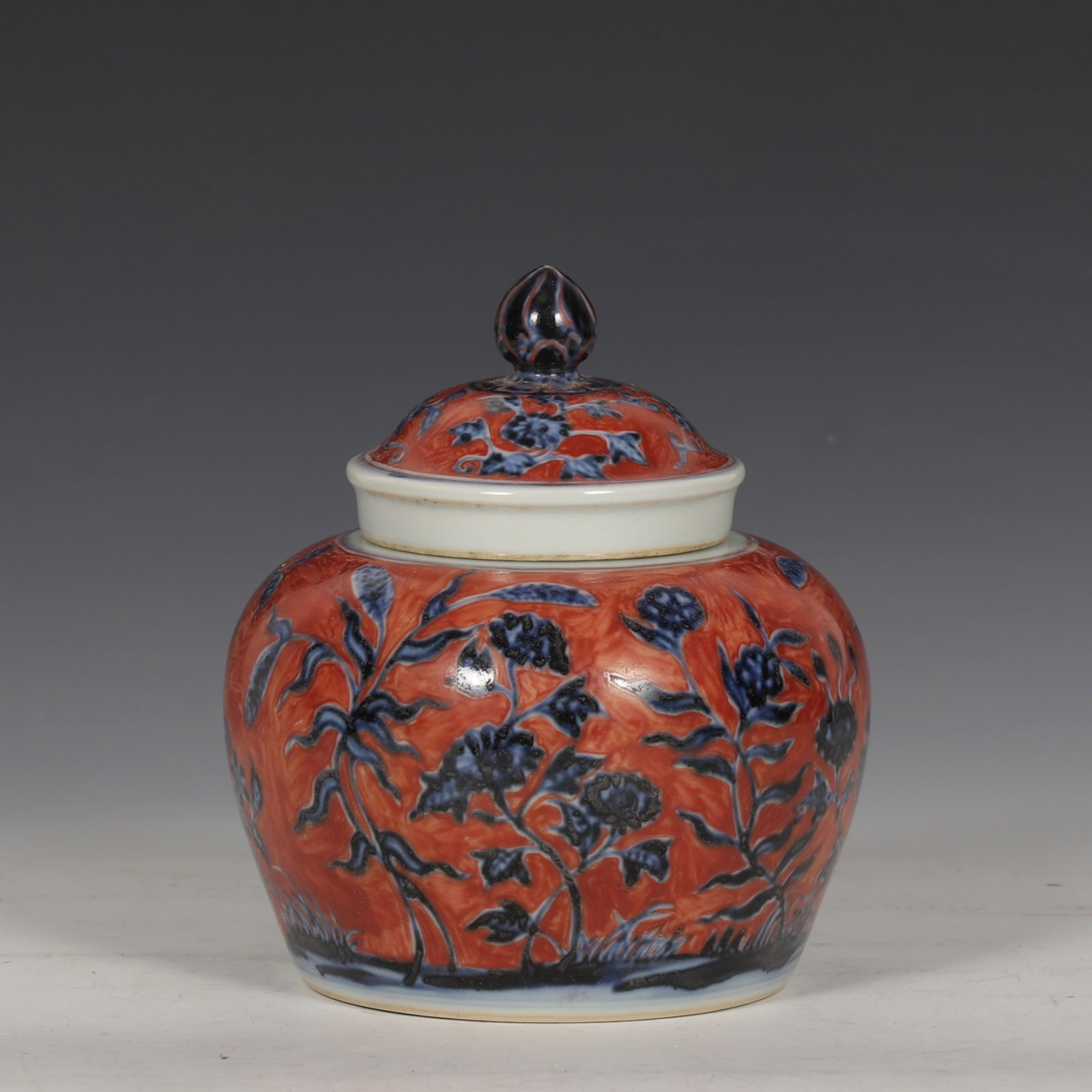 An Exquisite Blue and White Iron-Red Flower Pattern Jar with Cover: An Exquisite Blue and White Iron-Red Flower Pattern Jar with Cover,Ming Dynasty,China,Xuande Six-character Mark,Size:6.1inx5.3in ?????????,????,?????