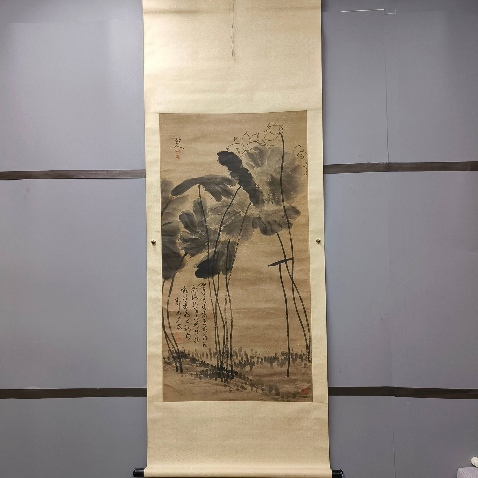 A Chinese Vertical Scroll Ink Painting of Lotus on Paper: A Chinese Vertical Scroll Ink Painting of Lotus on Paper,Bada Shanren,Size:51.2inx26.8in 一幅中国水墨荷花画立轴,八大ा