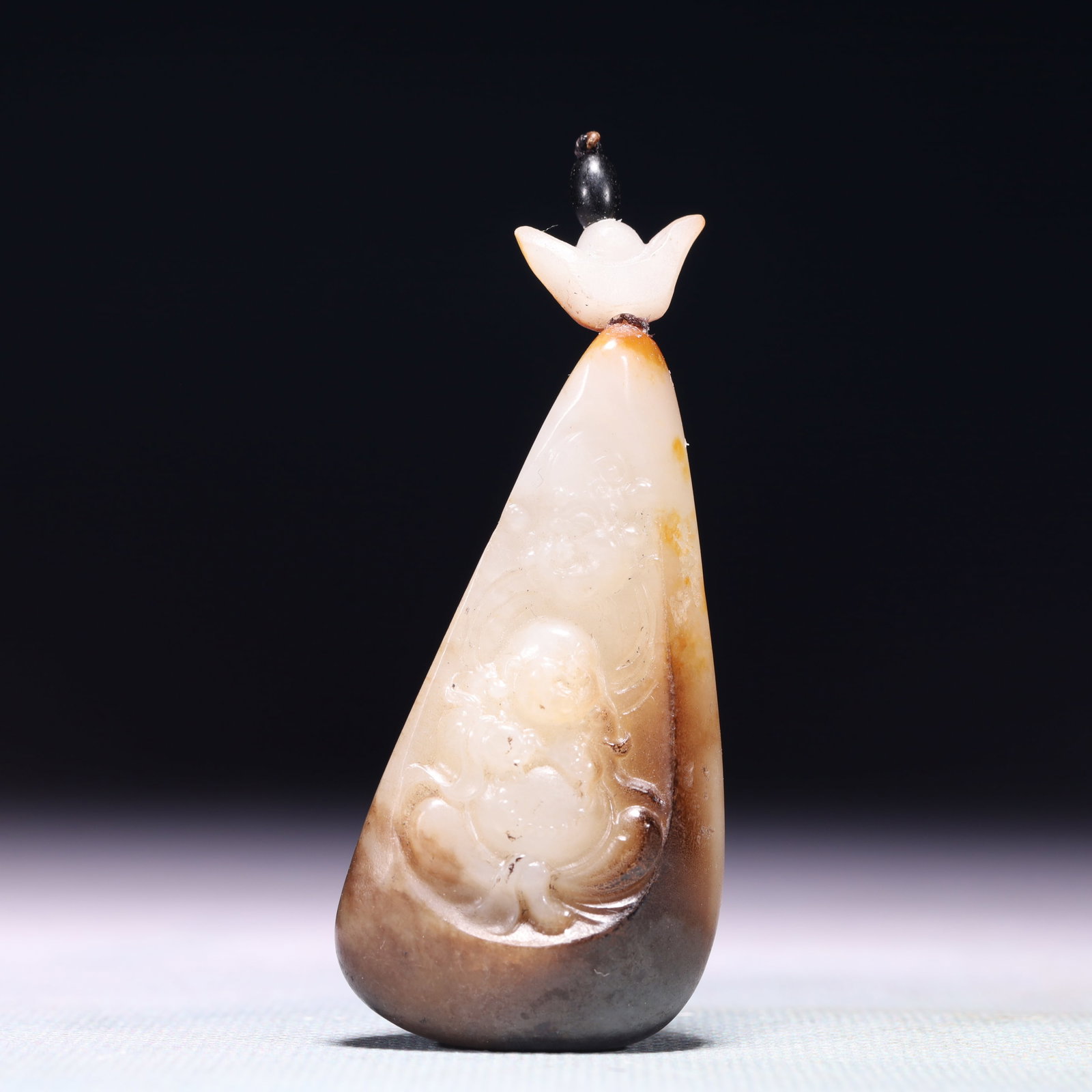 An Exquisite White Jade Statue of Maitreya Buddha Pendant: An Exquisite White Jade Statue of Maitreya Buddha Pendant,Qing Dynasty,China,Size:1.2inx0.4inx2.6in,Weight:37.6g 白玉弥勒佛像挂件,中国଀