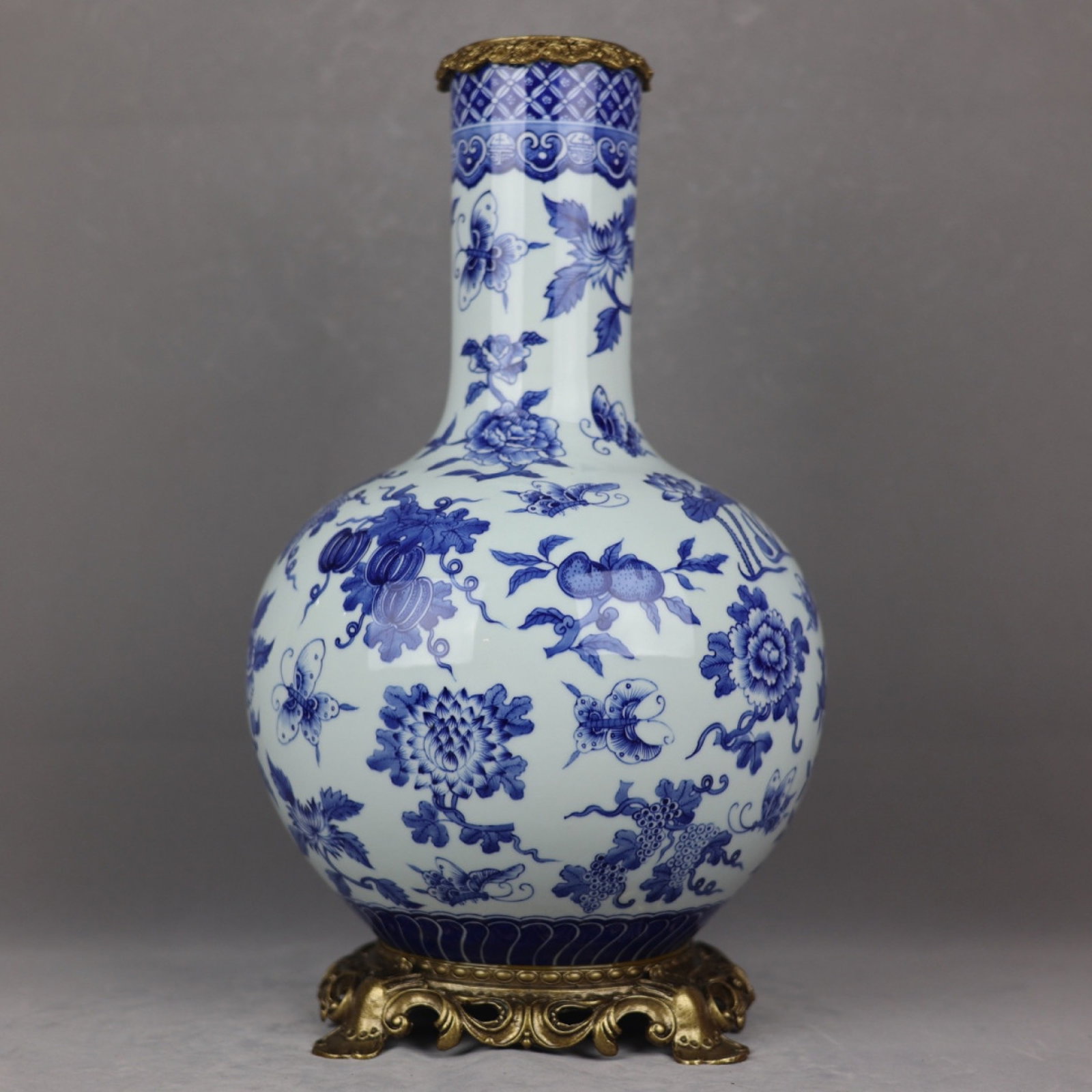 A Huge Blue and White Inlaid Bronze Flower and Fruit Pattern Vase: A Huge Blue and White Inlaid Bronze Flower and Fruit Pattern Vase,Qing Dynasty,China,Qianlong Six-character Mark,Size:18.1inx11in 青花镶铜花果纹瓶,È