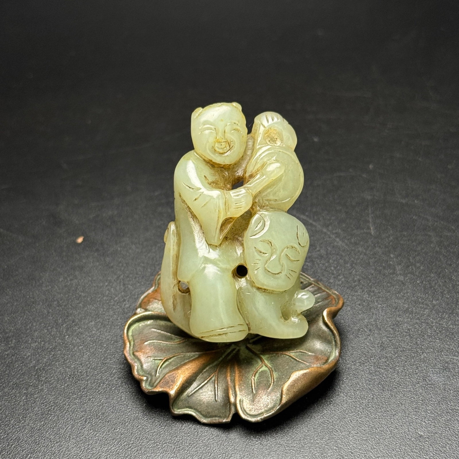 An Exquisite White Jade Figure Cat Pattern Hand Piece: An Exquisite White Jade Figure Cat Pattern Hand Piece,Qing Dynasty,China,Size:2inx1.3inx0.7in,Weight:34g