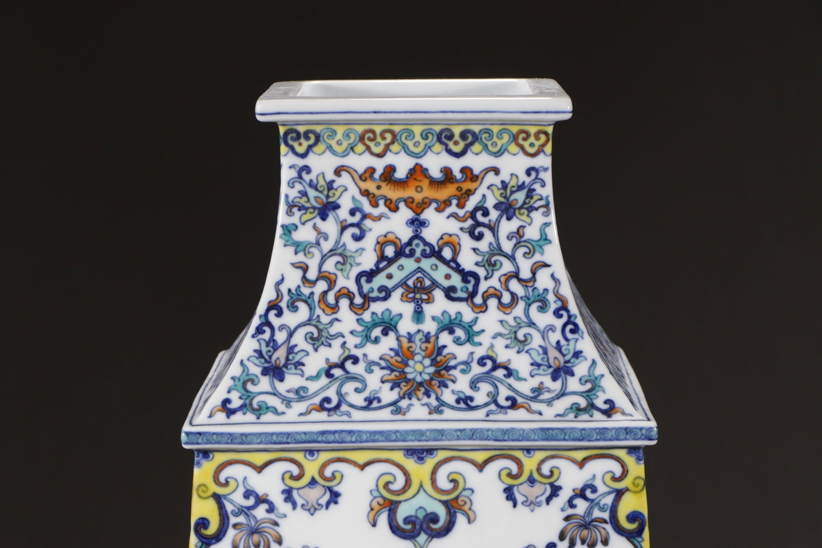 A Huge Doucai Lotus Pattern Vase - 2