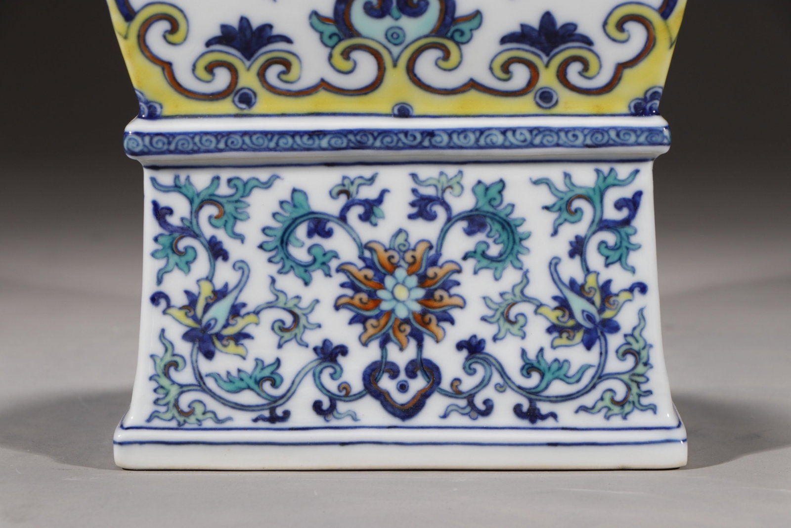 A Huge Doucai Lotus Pattern Vase - 3