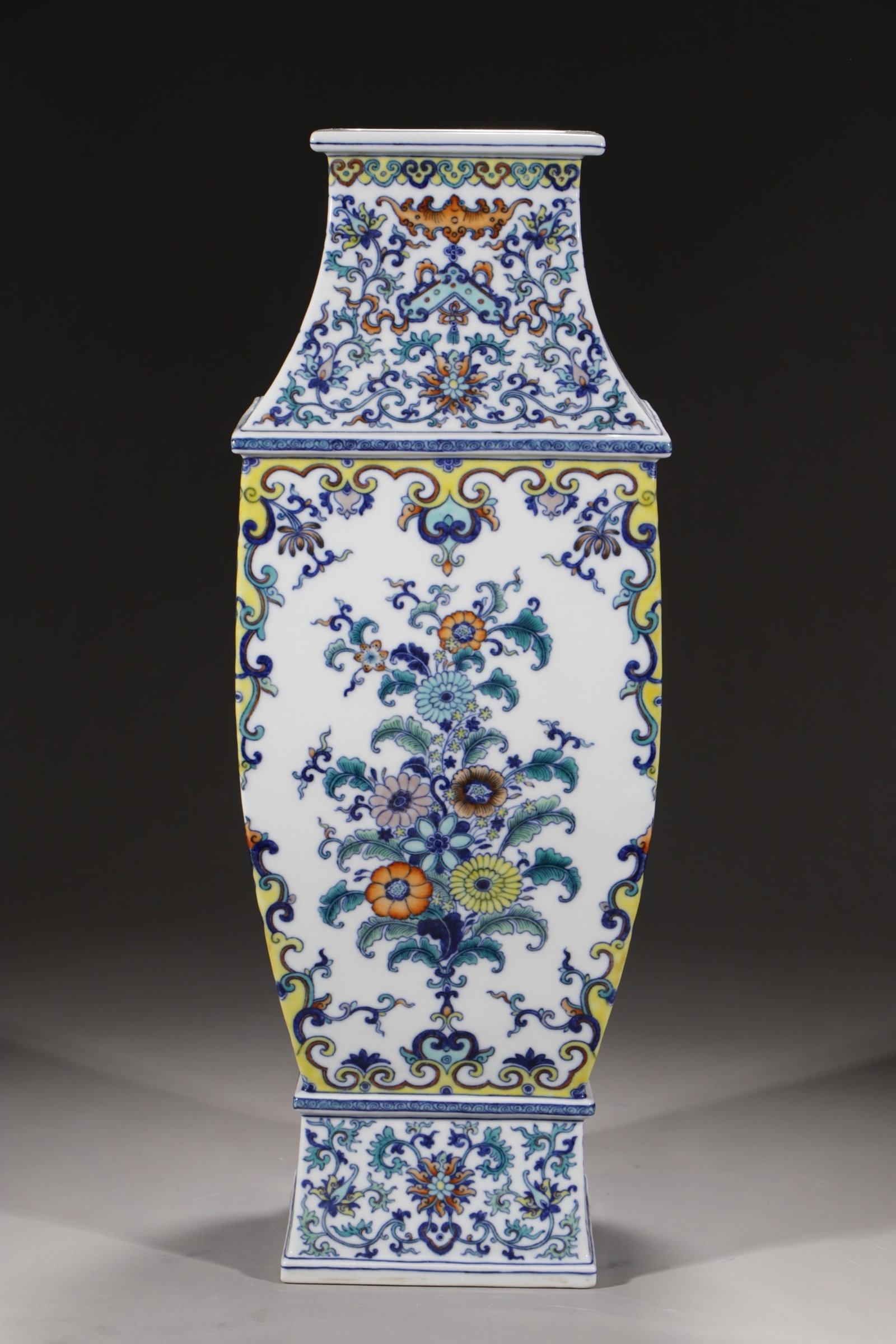 A Huge Doucai Lotus Pattern Vase - 6