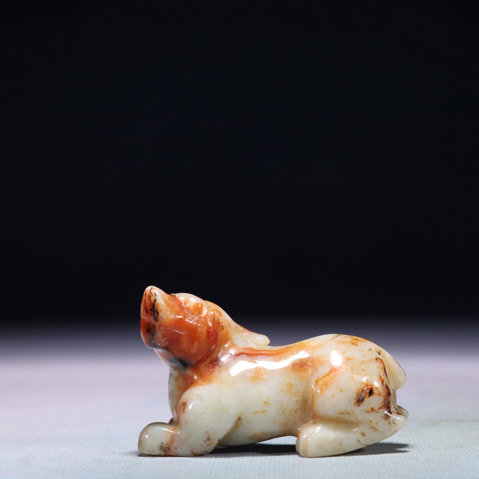 An Exquisite White Jade Unicorn Ornament: An Exquisite White Jade Unicorn Ornament,Qing Dynasty,China,Size:2.6inx1.2inx1.6in,Weight:96.7g 白玉独角兽摆件,中国清代