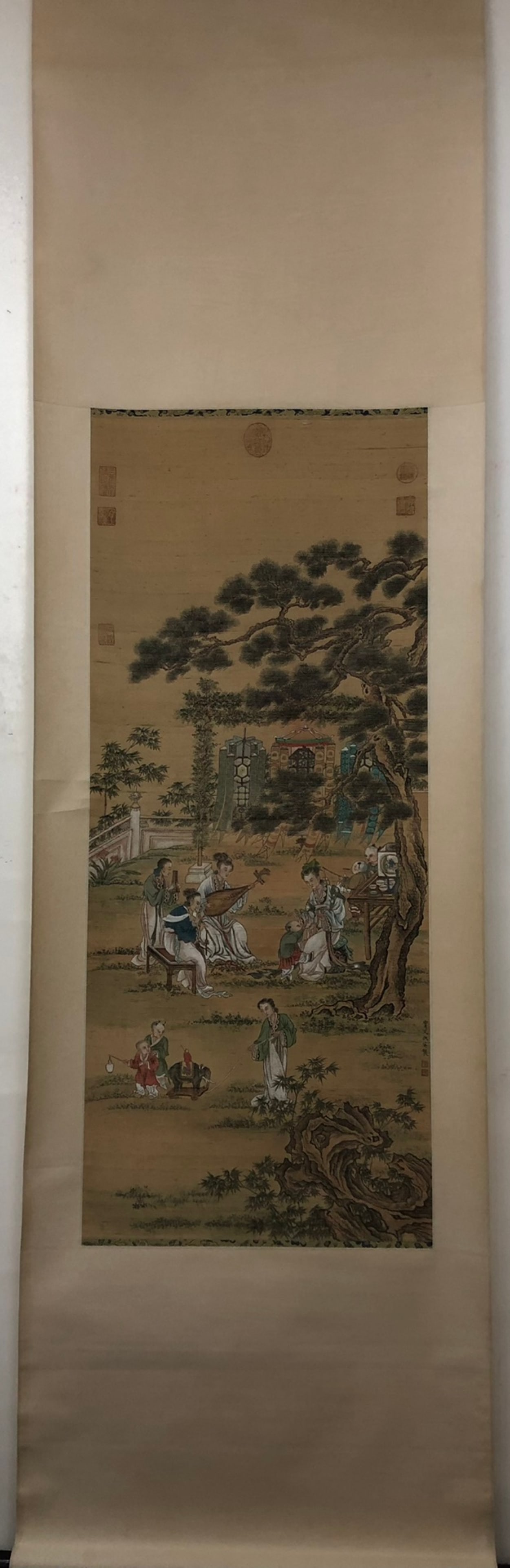 A Chinese Vertical Scroll Ink Painting of Character and Story on Silk: A Chinese Vertical Scroll Ink Painting of Character and Story on Silk,Chou Ying,Size:42.1inx17.3in