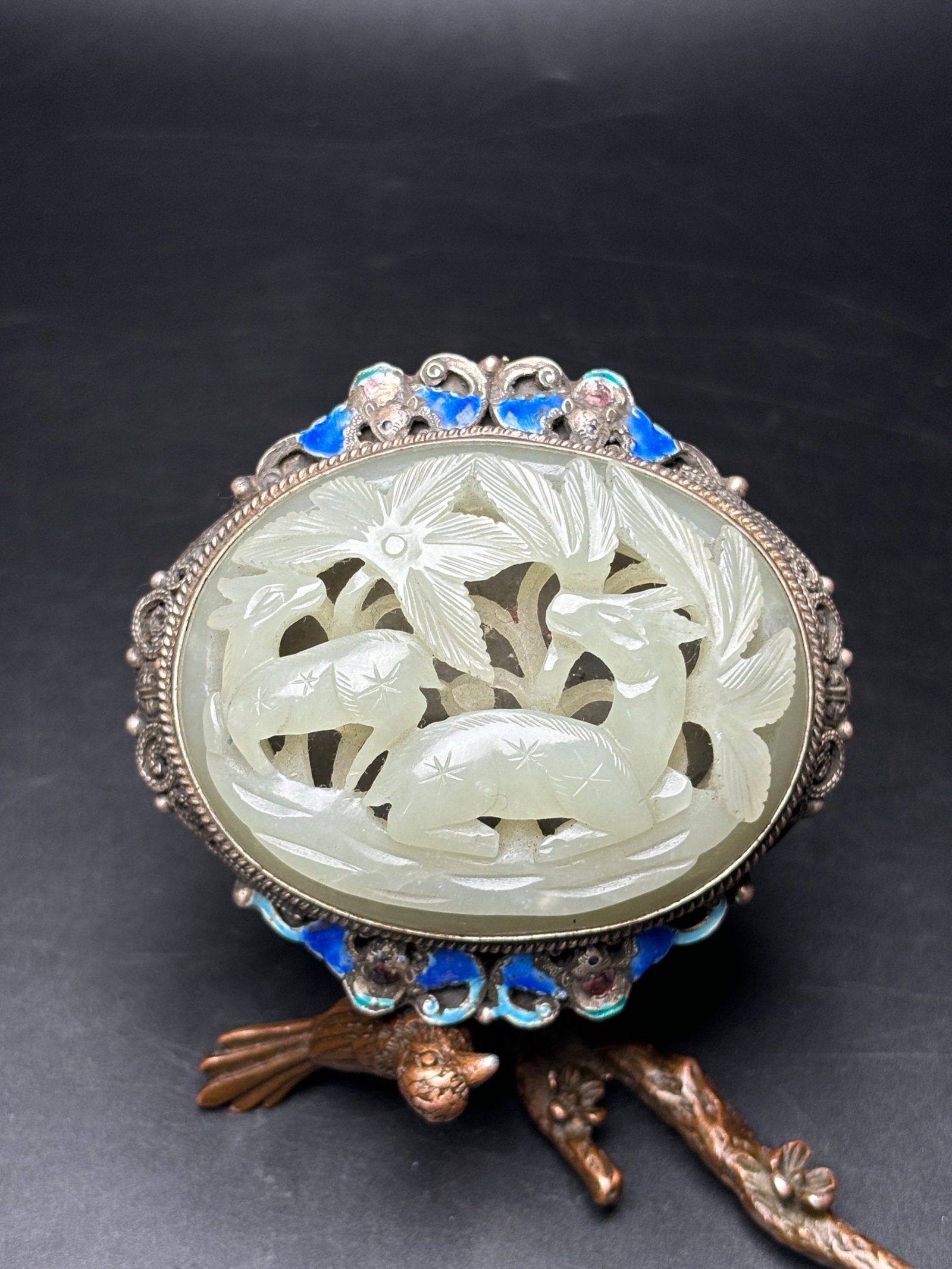 An Exquisite Sterling Silver Inlaid White Jade Deer Pattern Buckle: An Exquisite Sterling Silver Inlaid White Jade Deer Pattern Buckle,Qing Dynasty,China,Size:2.8inx2.5inx1.3in,Weight:98g 纯银镶白玉鹿纹腰带扣
