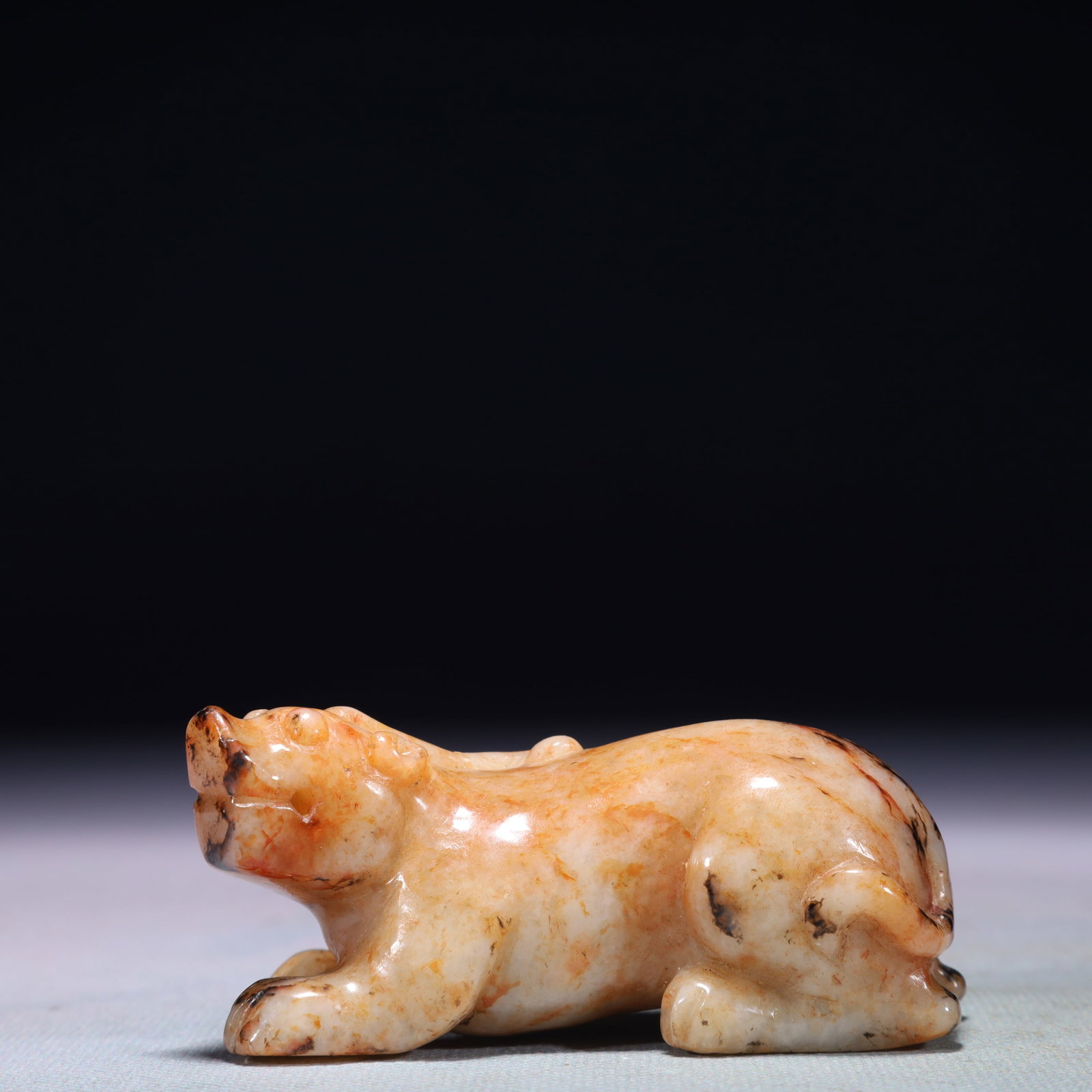 An Exquisite White Jade Unicorn Ornament (1 of 9)