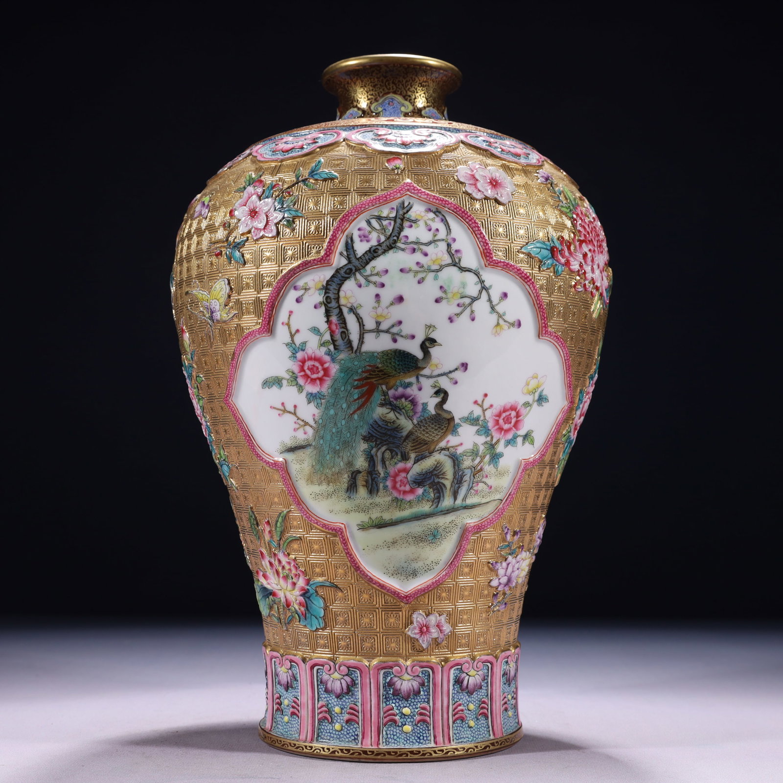 An Exquisite Gold Ground Famille-Rose Painted Gold Flower and Butterfly Pattern Vase: An Exquisite Gold Ground Famille-Rose Painted Gold Flower and Butterfly Pattern Vase,Qing Dynasty,China,Qianlong Six-character Mark,Size:7.5inx13in,Weight:3200g ????????????,????,?????
