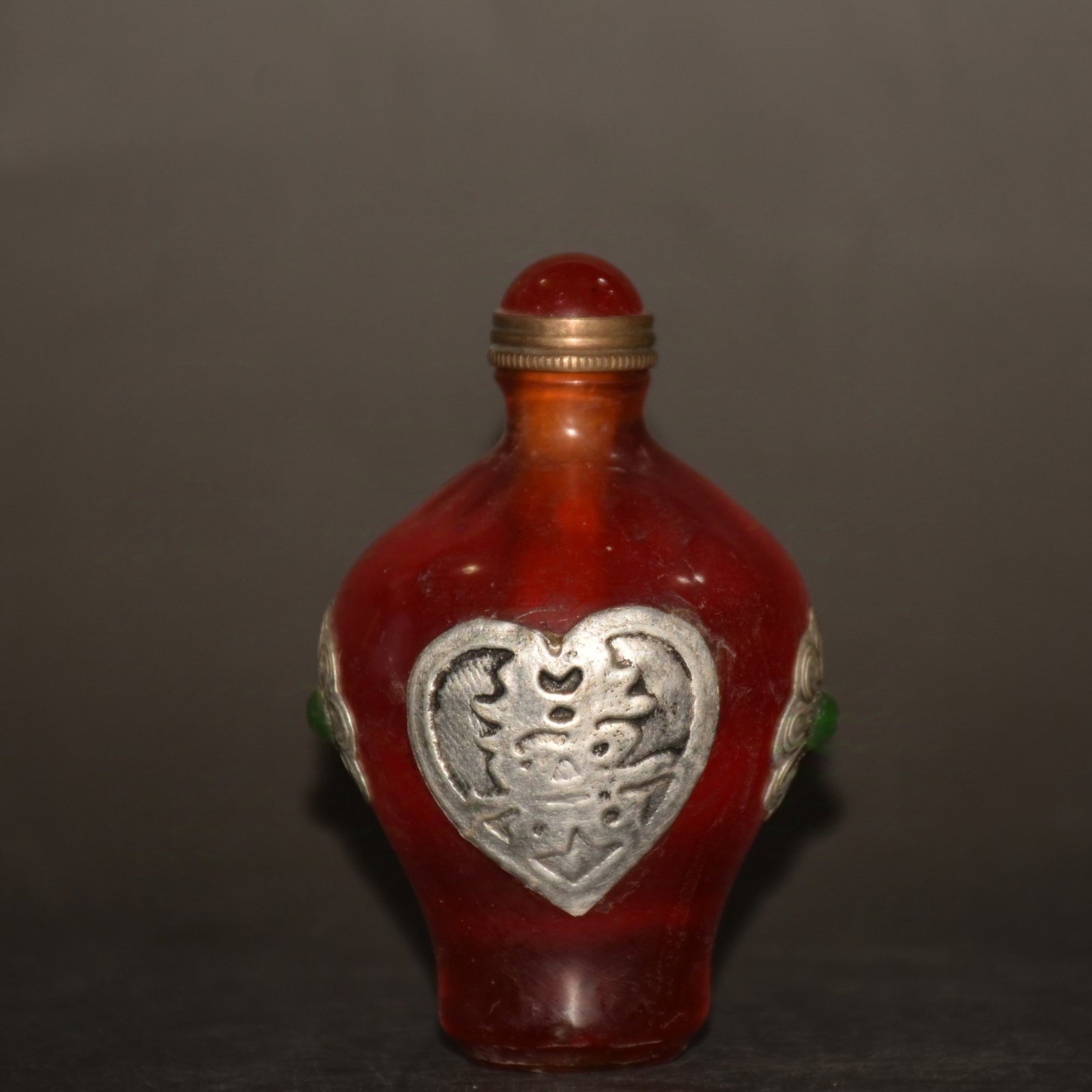 An Exquisite Amber Inlaid Bronze Snuff Bottle,Inlaid Gems: An Exquisite Amber Inlaid Bronze Snuff Bottle,Inlaid Gems,Qing Dynasty,China,Qianlong Four-character Mark,Size:1.8inx1.8inx3.1in,Weight:90g 琥珀嵌铜鼻烟壶,