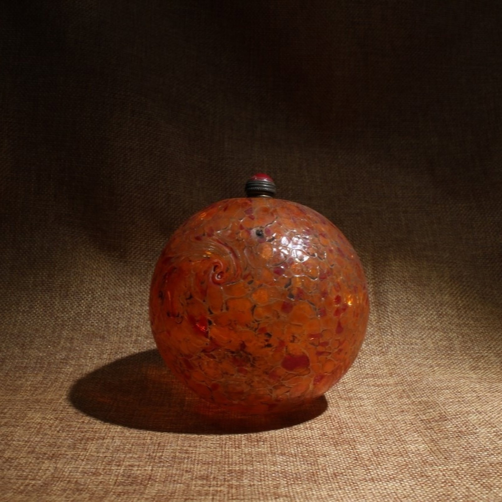 An Exquisite Glass Snuff Bottle (1 of 7)