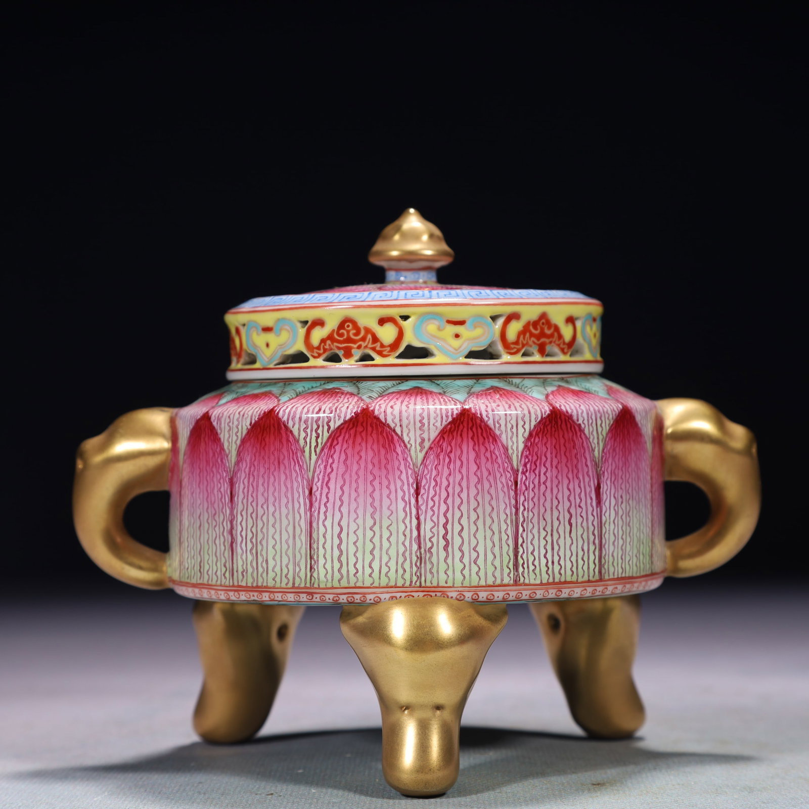 An Exquisite Famille-Rose Gilt Flower Pattern Double-Ears and Tripod Censer: An Exquisite Famille-Rose Gilt Flower Pattern Double-Ears and Tripod Censer,Qing Dynasty,China,Yongzheng Four-character Mark,Size:5.5inx4.3inx4.7in,Weight:500g 粉彩鎏金花