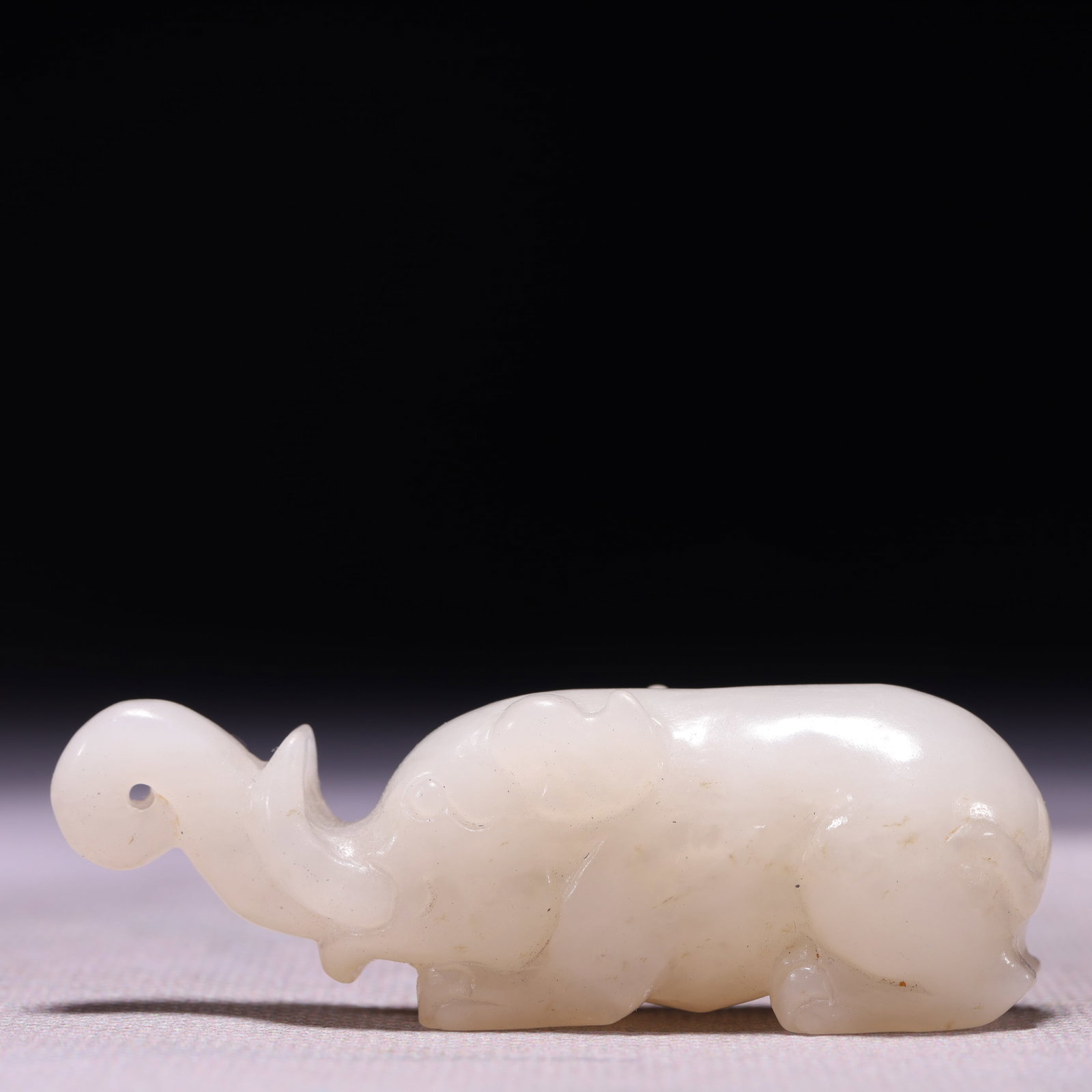A Rare White Jade Elephant Ornament: A Rare White Jade Elephant Ornament,Qing Dynasty,China,Size:2.8inx0.6inx0.8in,Weight:54g 白玉象摆件,中国清代